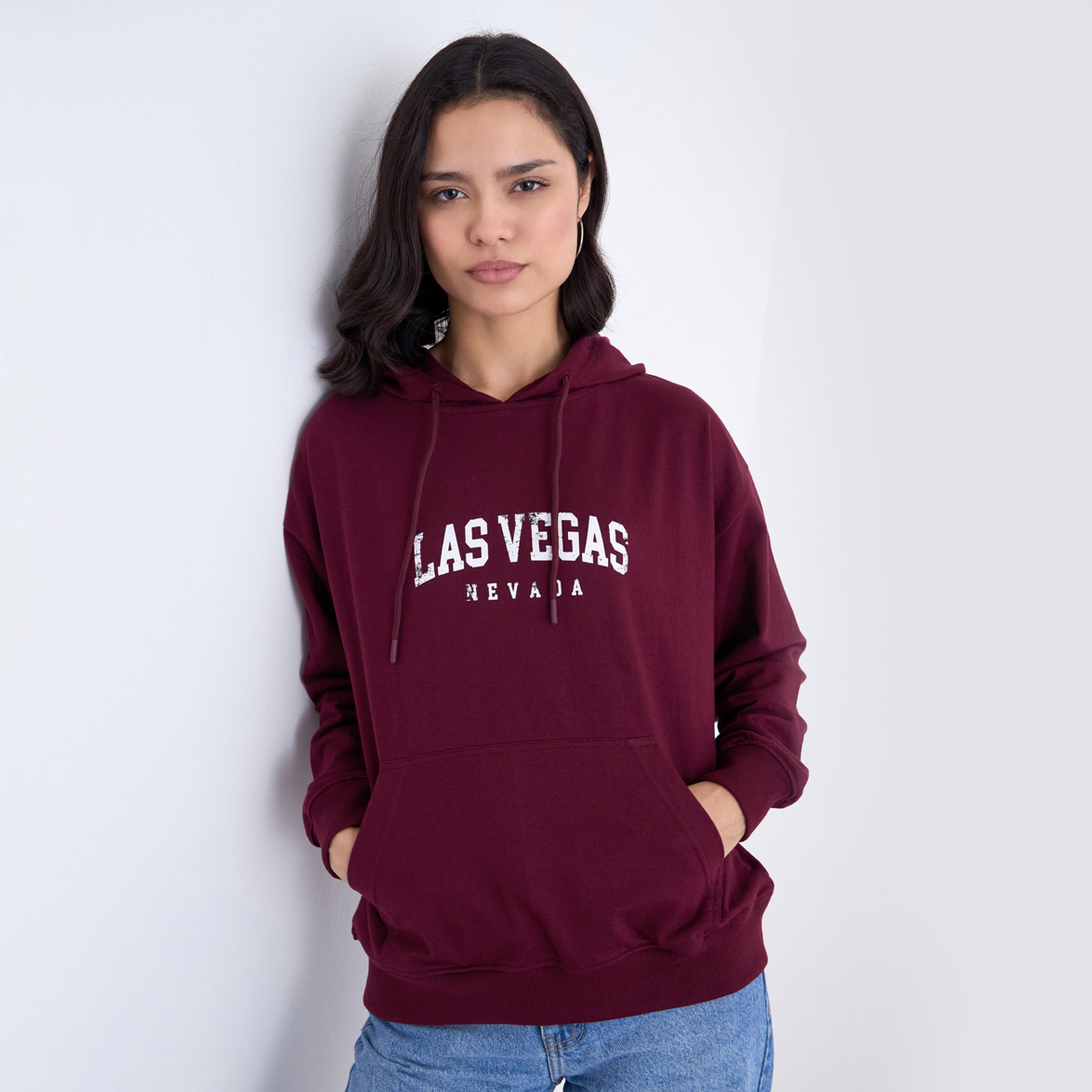 ستايلي - هودي بطبعة لوس أنجلوس بقصّة عادية بلون برغندي-women-clothing-hoodiesandsweatshirts-hoodies-image-1
