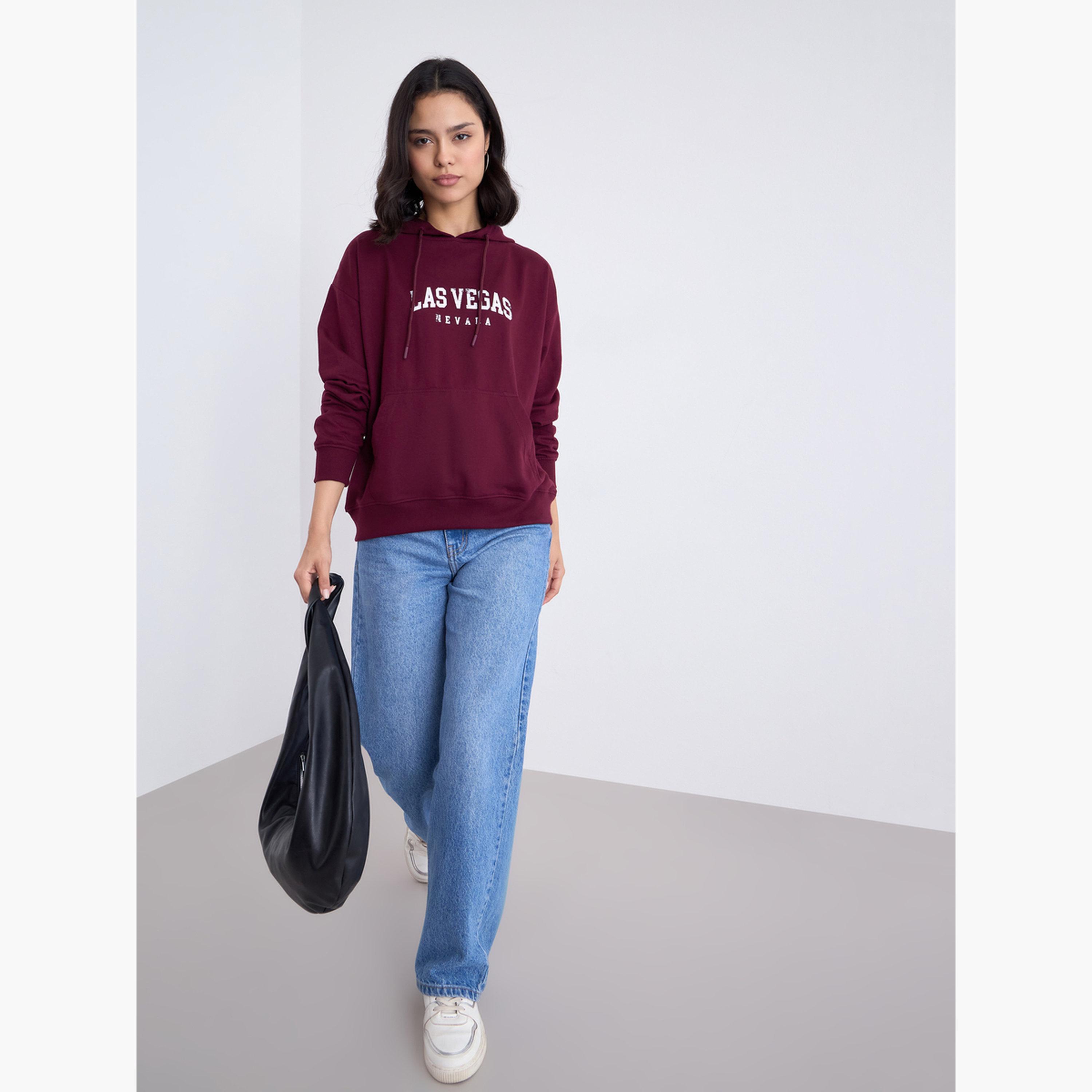 ستايلي - هودي بطبعة لوس أنجلوس بقصّة عادية بلون برغندي-women-clothing-hoodiesandsweatshirts-hoodies-image-2