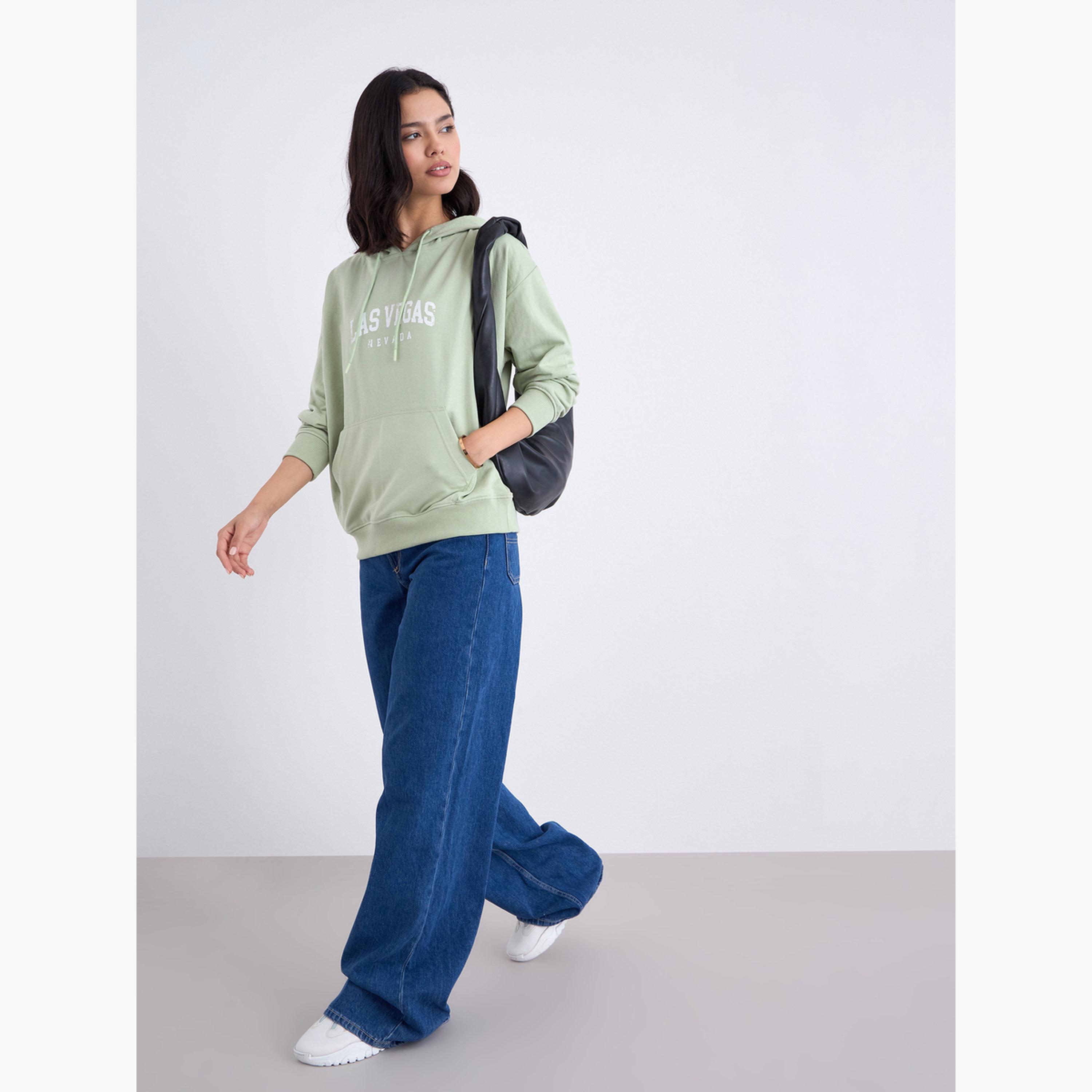 ستايلي - هودي بقصّة عادية طبعة شعار باللون الأخضر للنساء -women-clothing-hoodiesandsweatshirts-hoodies-image-2