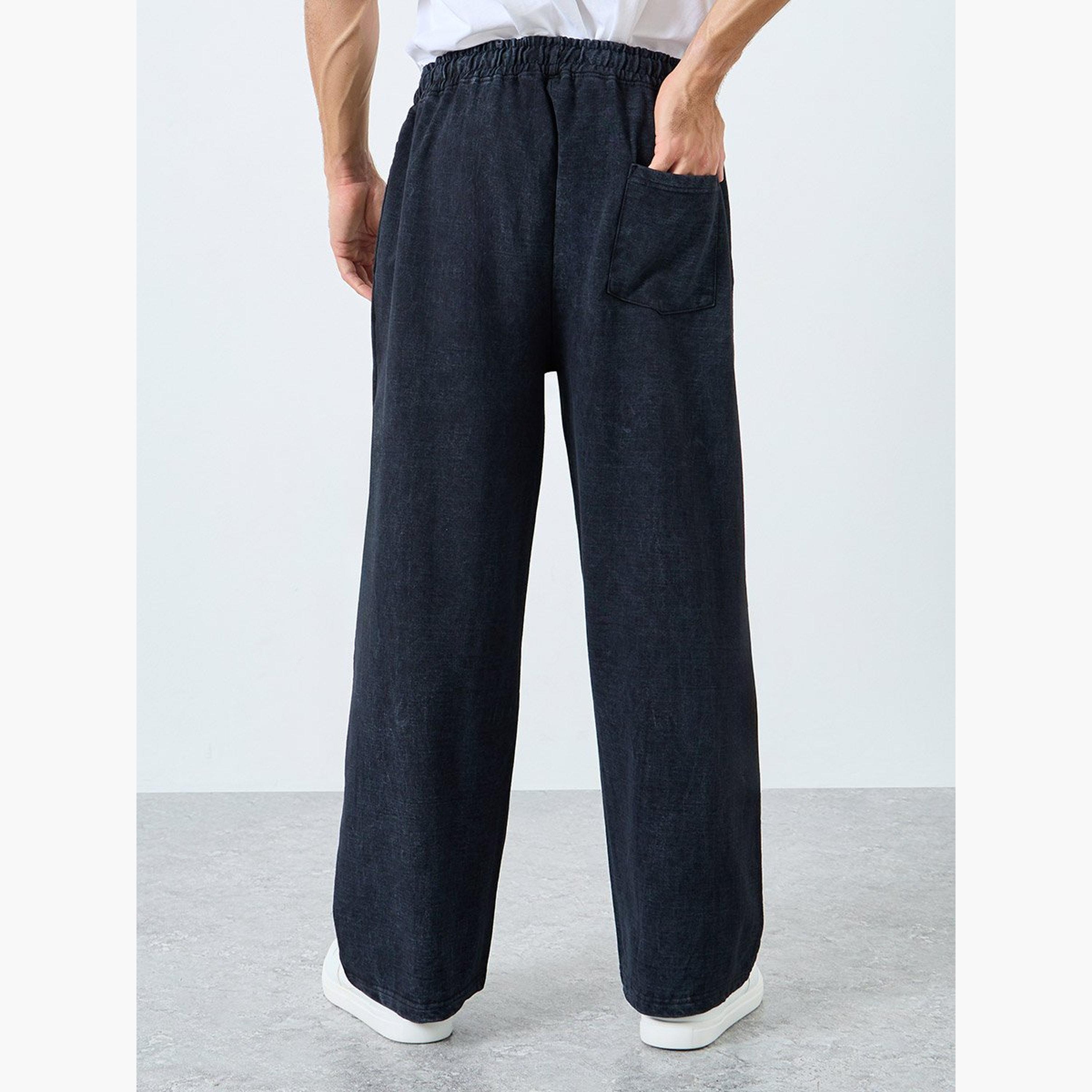 ستايلي - بنطال رياضي تيري واسع الساق مع تفاصيل مطوية-men-clothing-sportswearandactivewear-bottoms-joggers-image-4