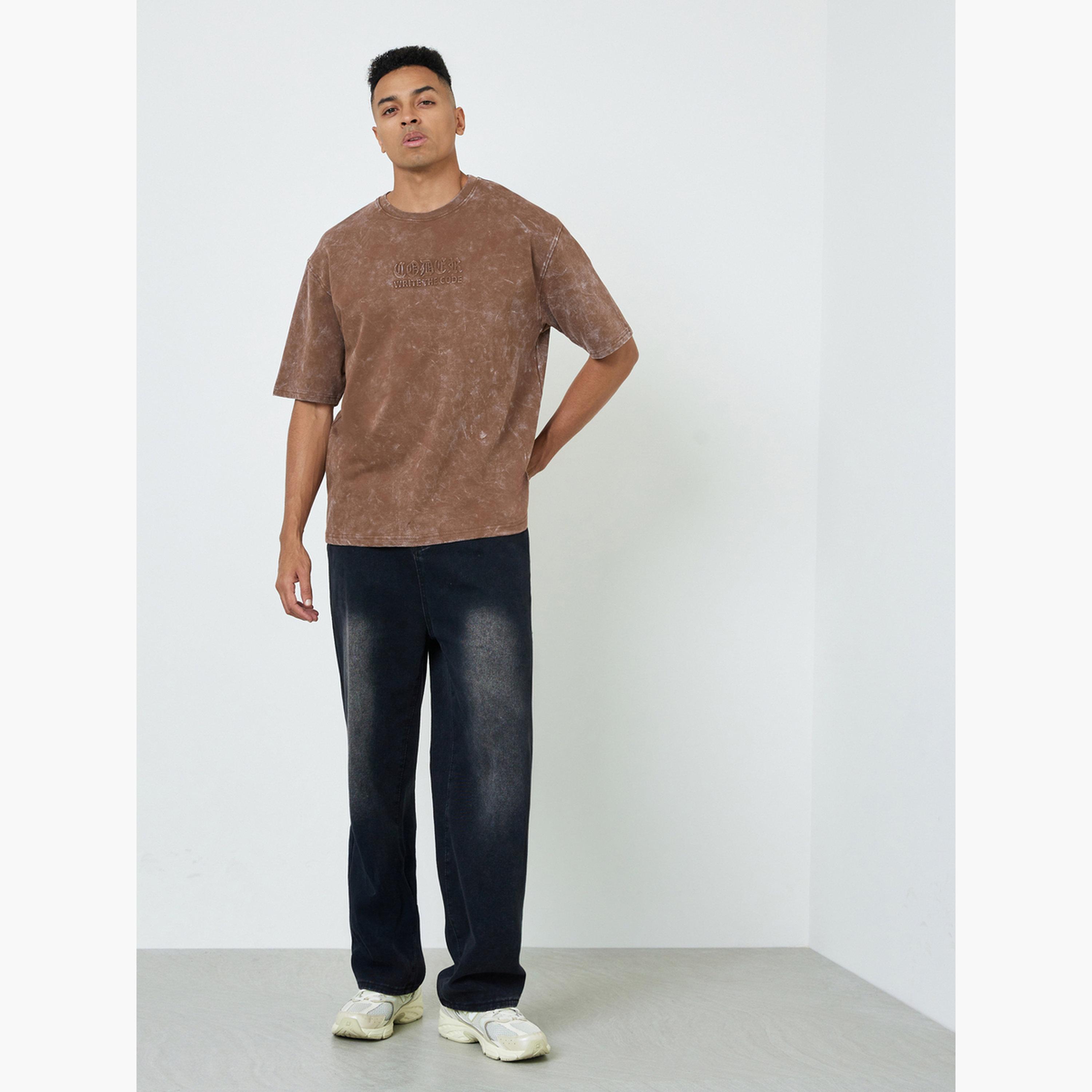 تيشيرت تيري واسع بتفاصيل مشطوفة وطبعة بارزة الملمس-men-clothing-tshirtsandpolos-tshirts-image-2