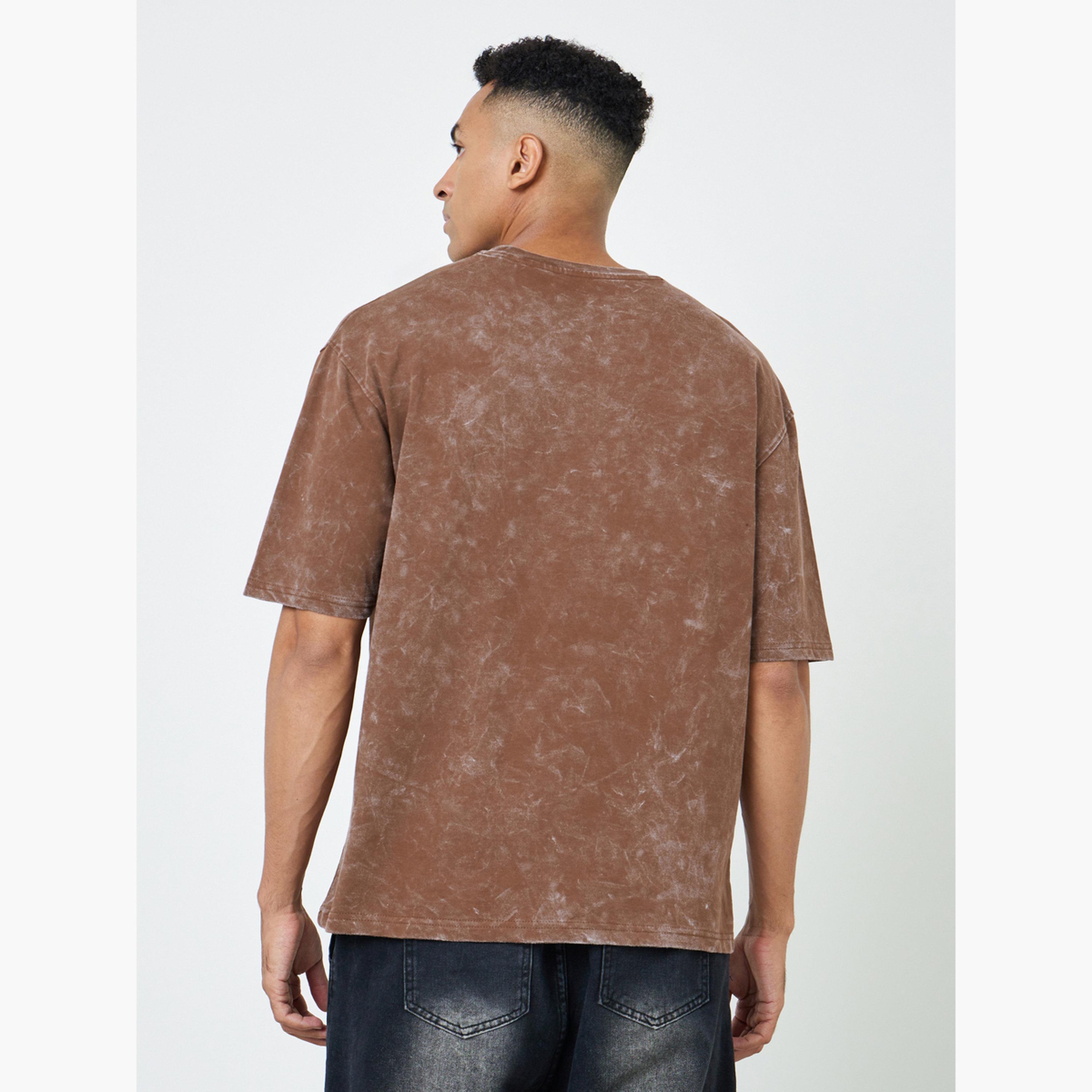 تيشيرت تيري واسع بتفاصيل مشطوفة وطبعة بارزة الملمس-men-clothing-tshirtsandpolos-tshirts-image-3