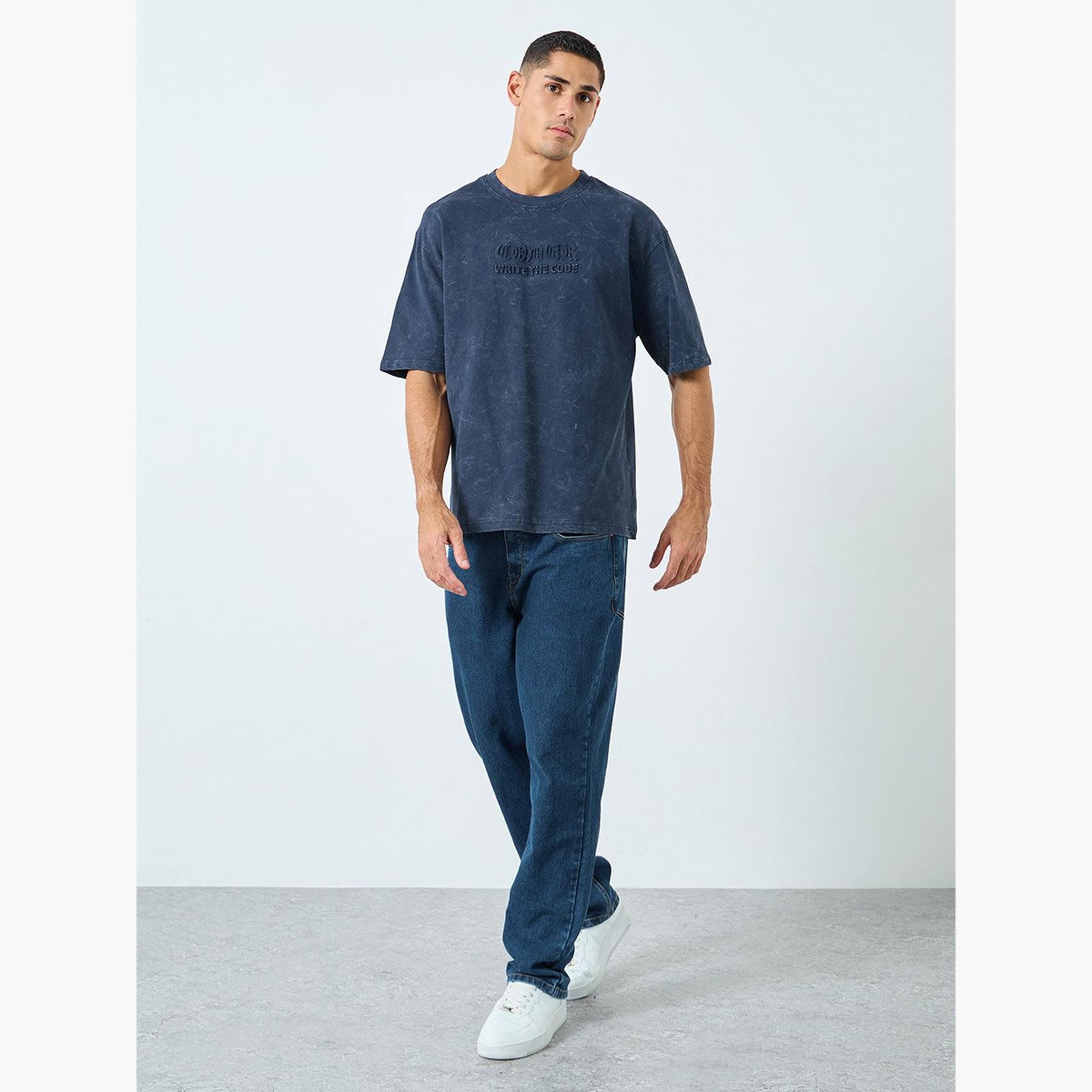 ستايلي - تي شيرت تيري مقاس كبير بطباعة بارزة صبغة بتأثير مادة حمضية-men-clothing-tshirtsandpolos-tshirts-image-2