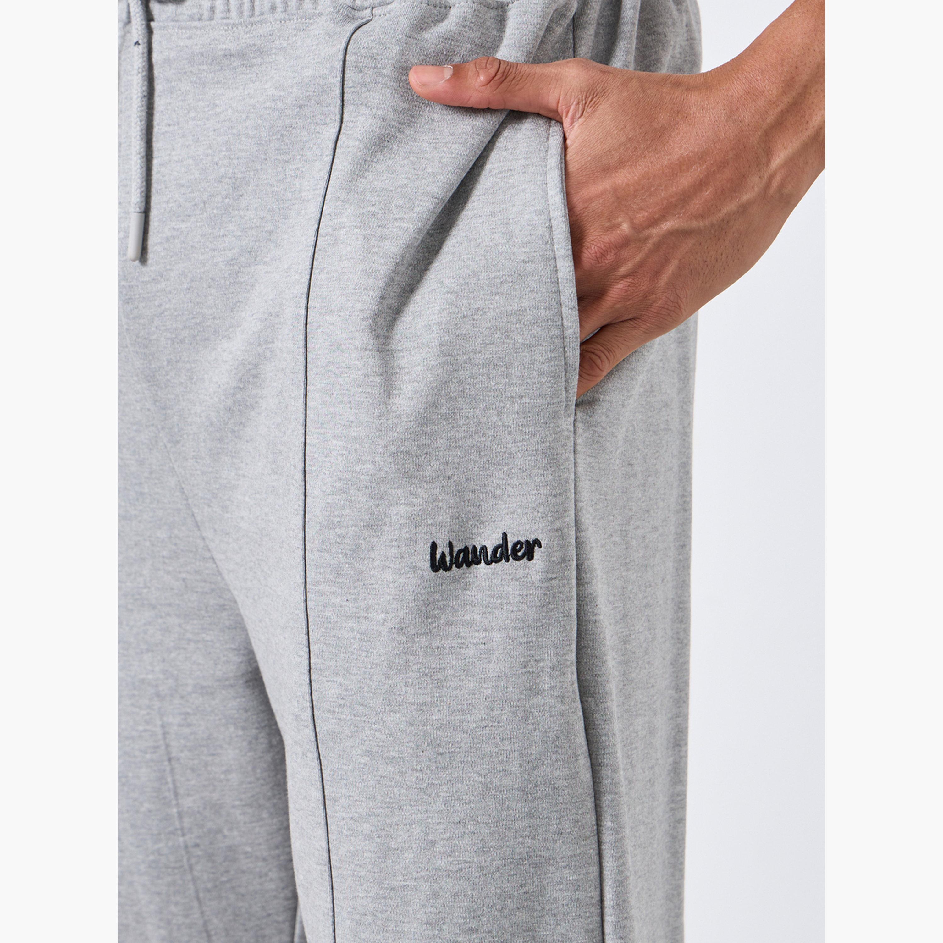 جوغر مطرز بقصة مريحة-men-clothing-bottoms-joggers-image-3
