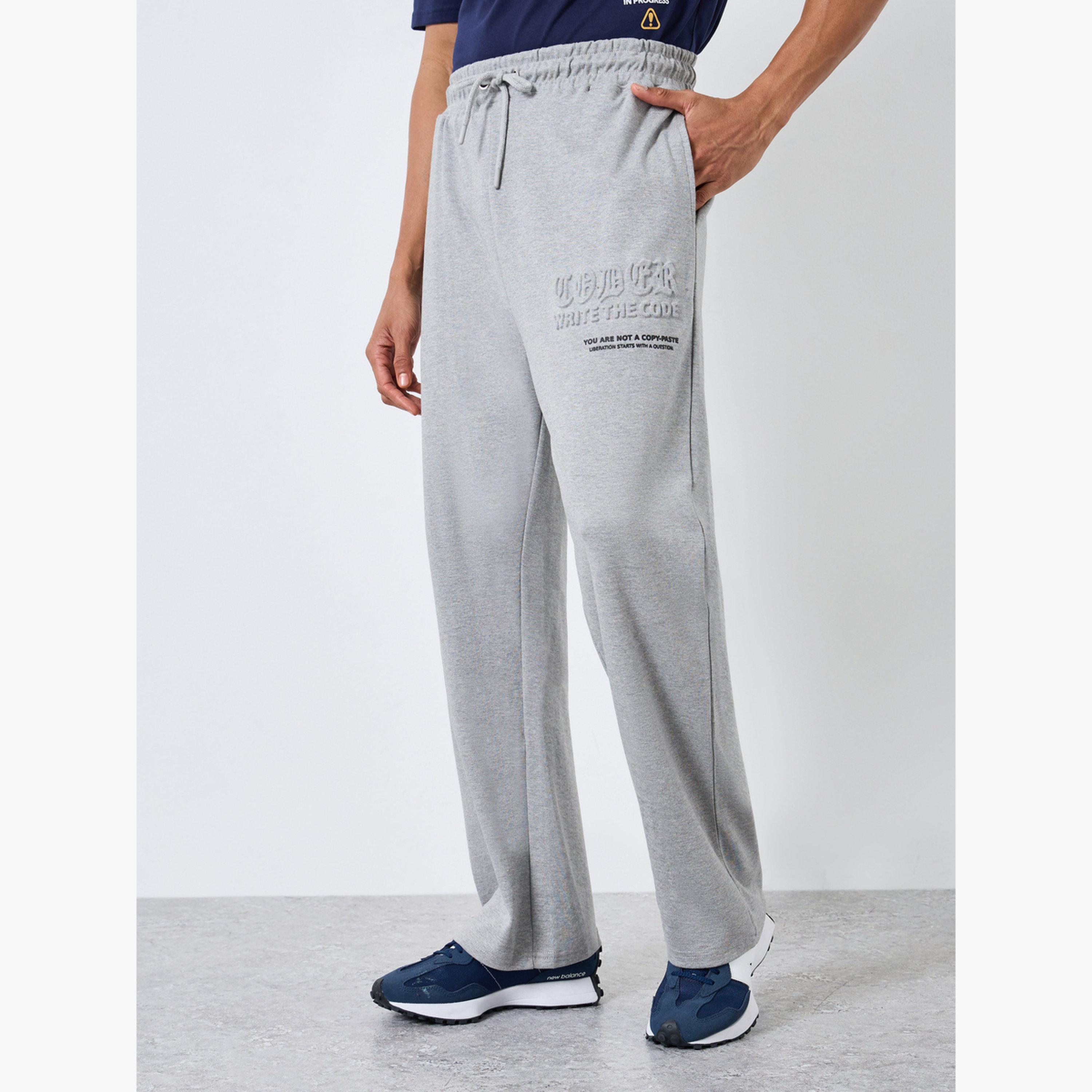 جوغر إنترلوك بتفاصيل بارزة الملمس-men-clothing-bottoms-joggers-image-1
