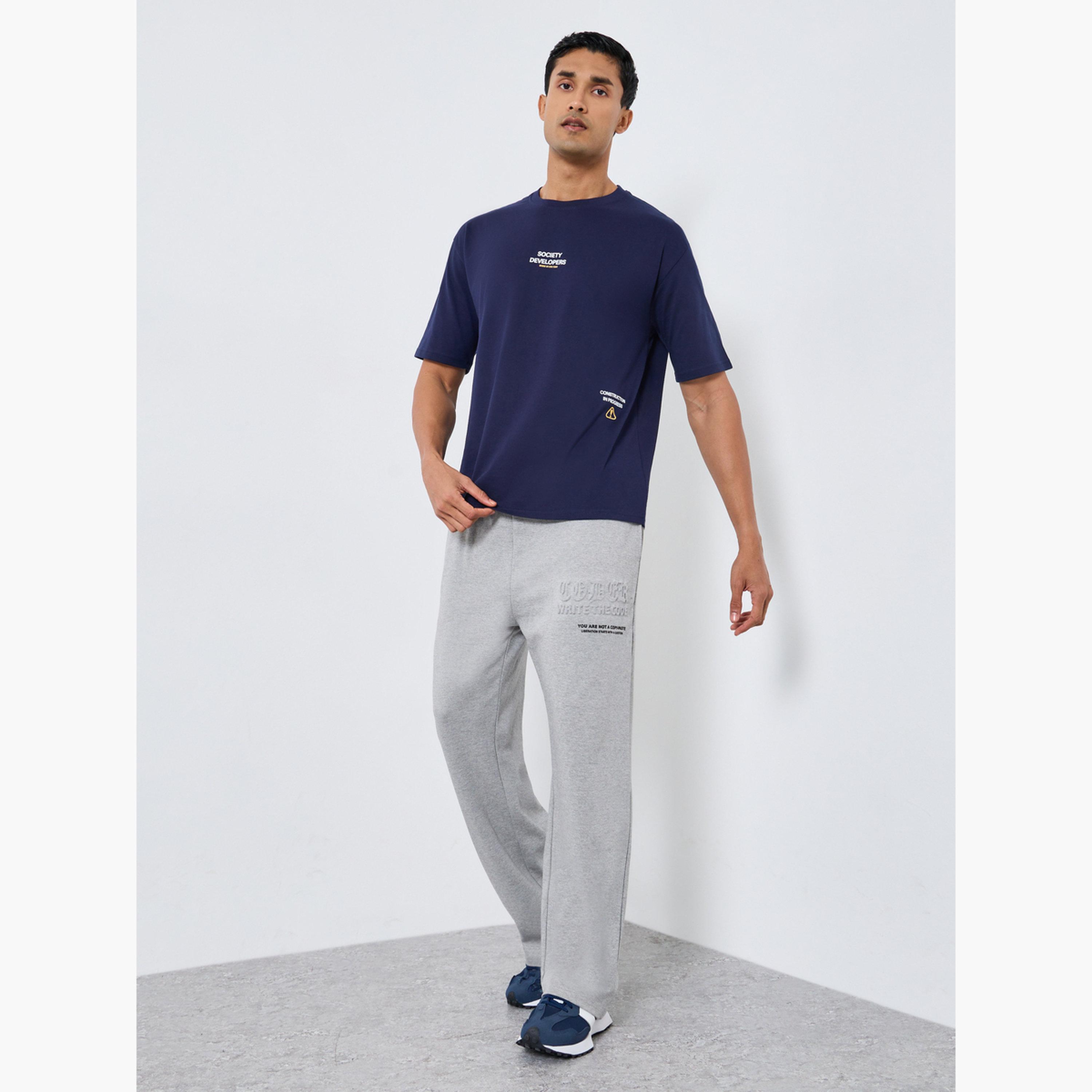 جوغر إنترلوك بتفاصيل بارزة الملمس-men-clothing-bottoms-joggers-image-2
