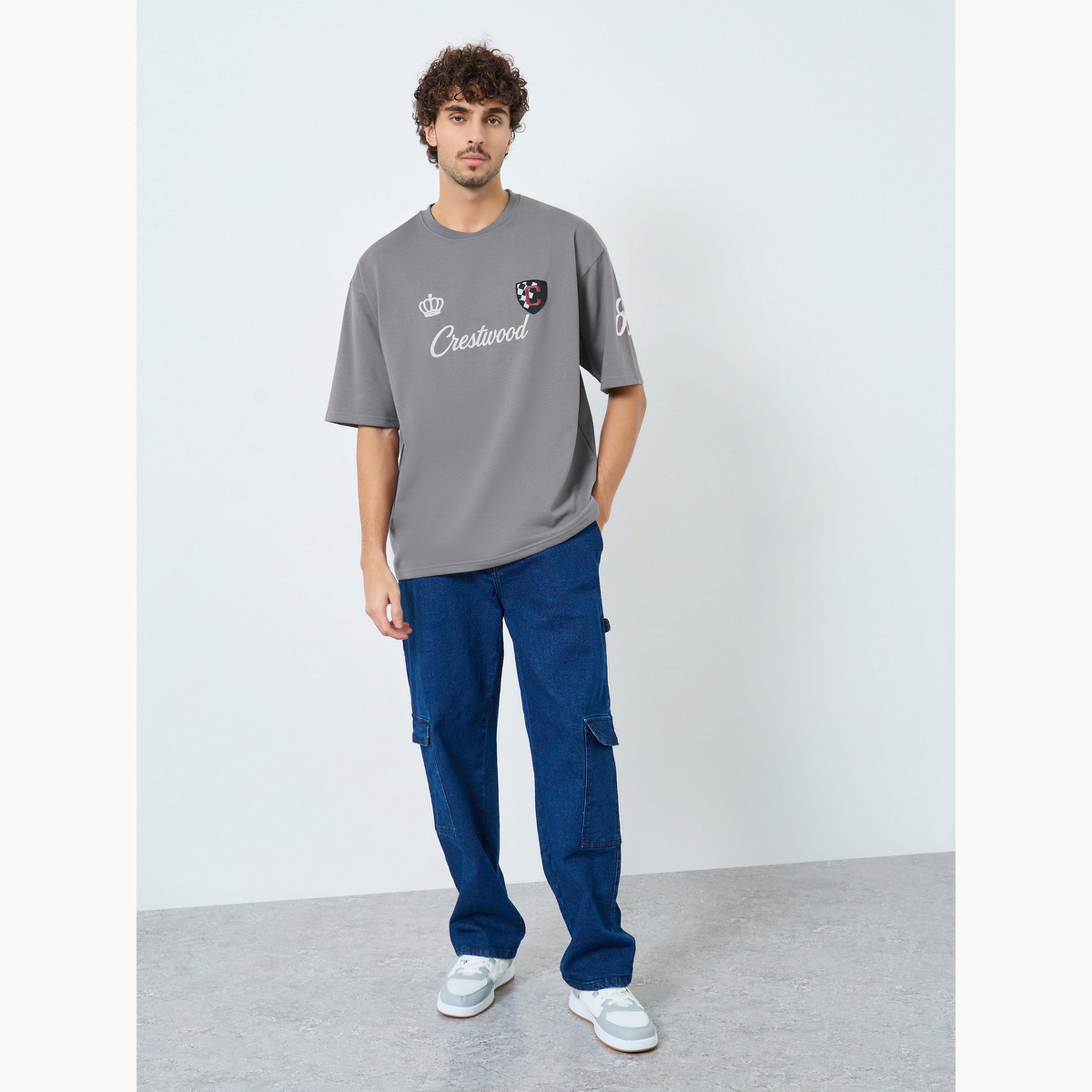 ستايلي - تي شيرت رجالي رمادي طباعة على الصدر والأكمام وحجم كبير-men-clothing-tshirtsandpolos-tshirts-image-2