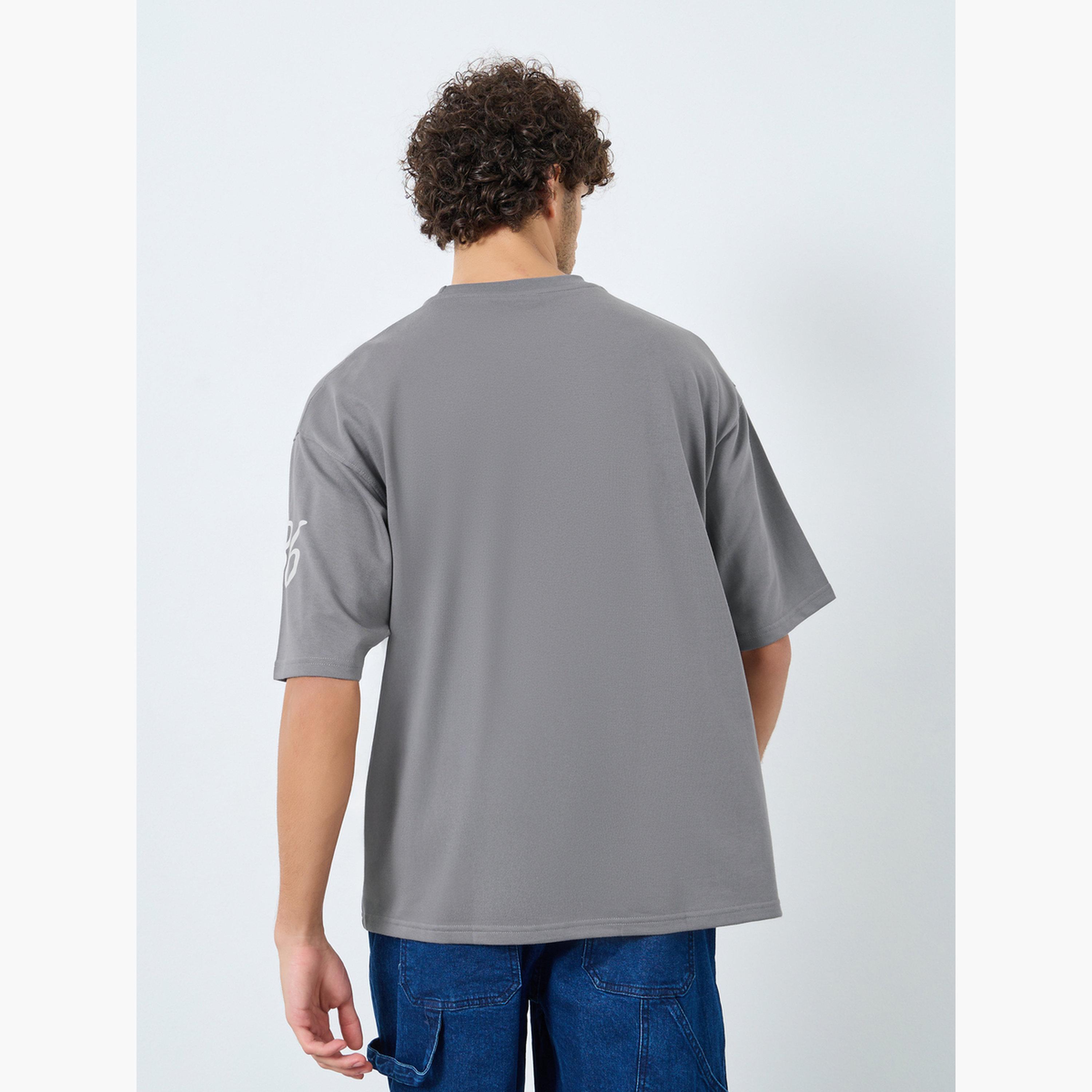 ستايلي - تي شيرت رجالي رمادي طباعة على الصدر والأكمام وحجم كبير-men-clothing-tshirtsandpolos-tshirts-image-5