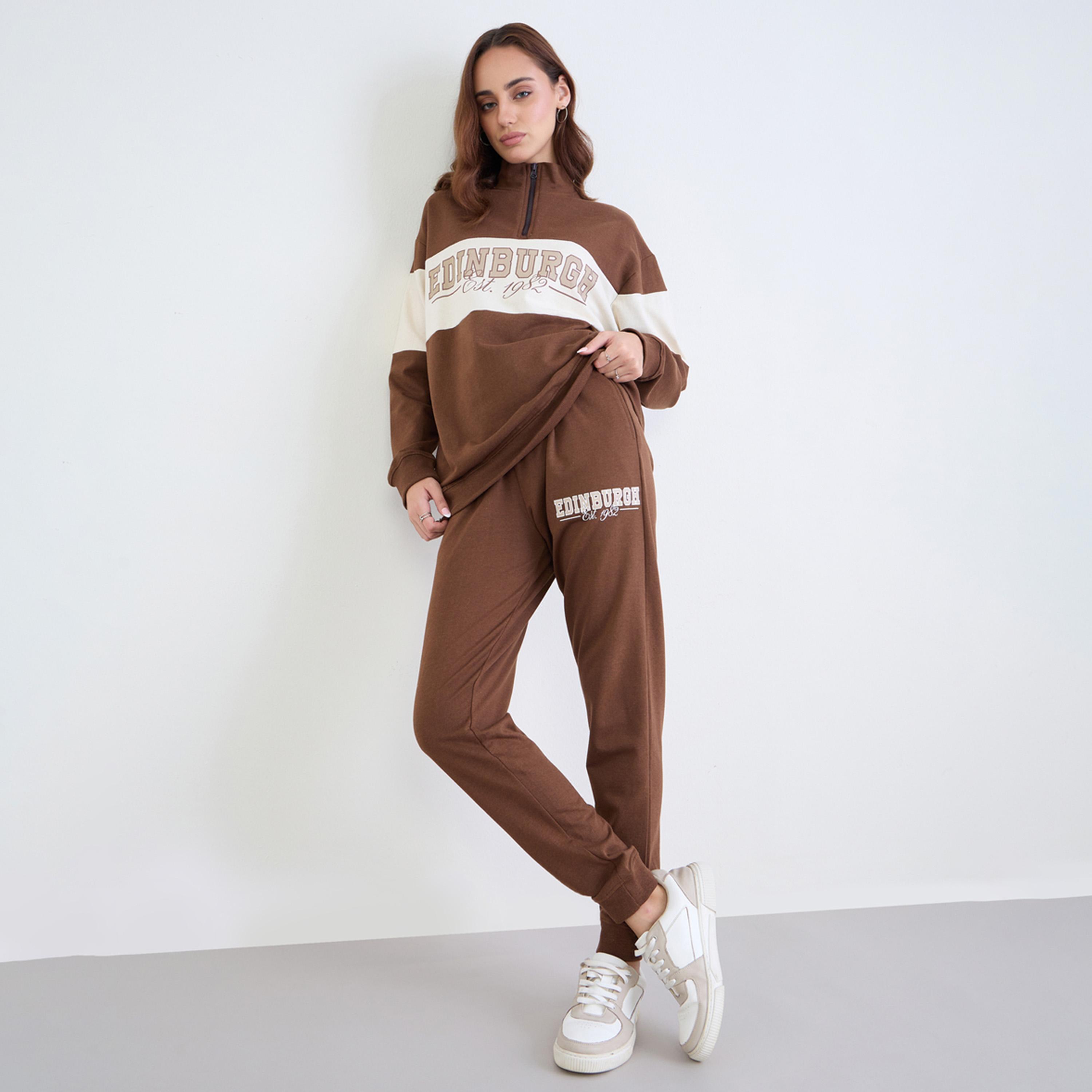 ستايلي - قميص رياضي طويل بأكمام وقصة عادية لون بني مع بنطال رياضي-women-clothing-coordsets-image-1