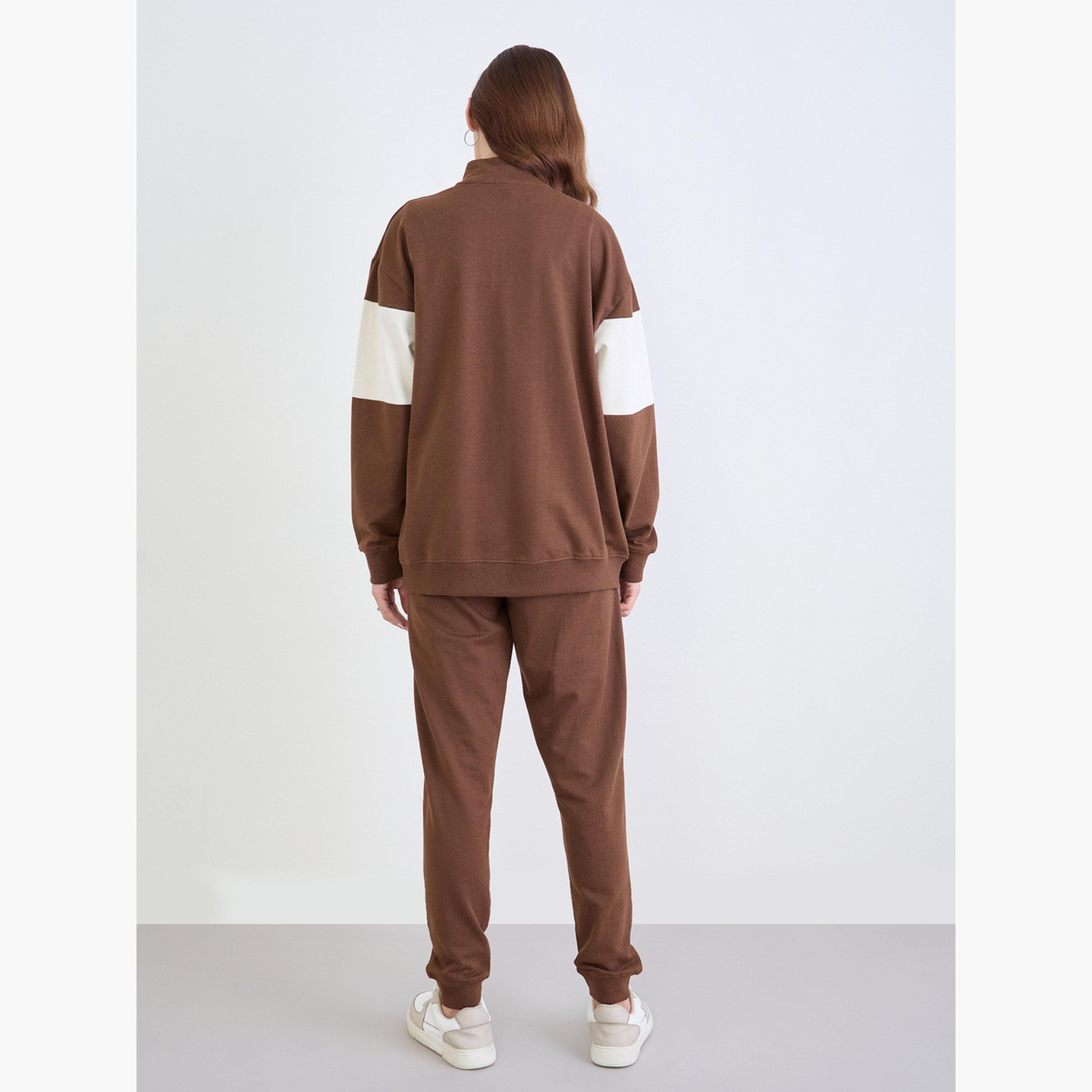 ستايلي - قميص رياضي طويل بأكمام وقصة عادية لون بني مع بنطال رياضي-women-clothing-coordsets-image-5