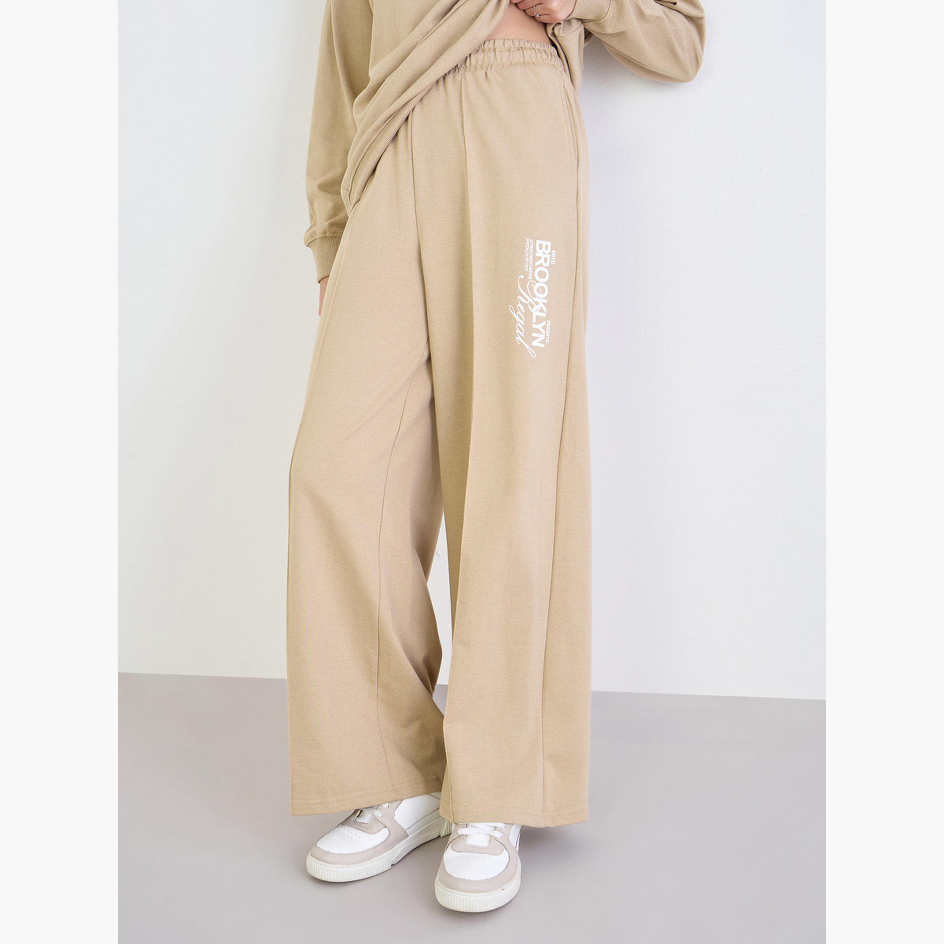 ستايلي - قميص رياضي مطبوع مريح مع بنطال رياضي واسع-women-clothing-coordsets-image-3