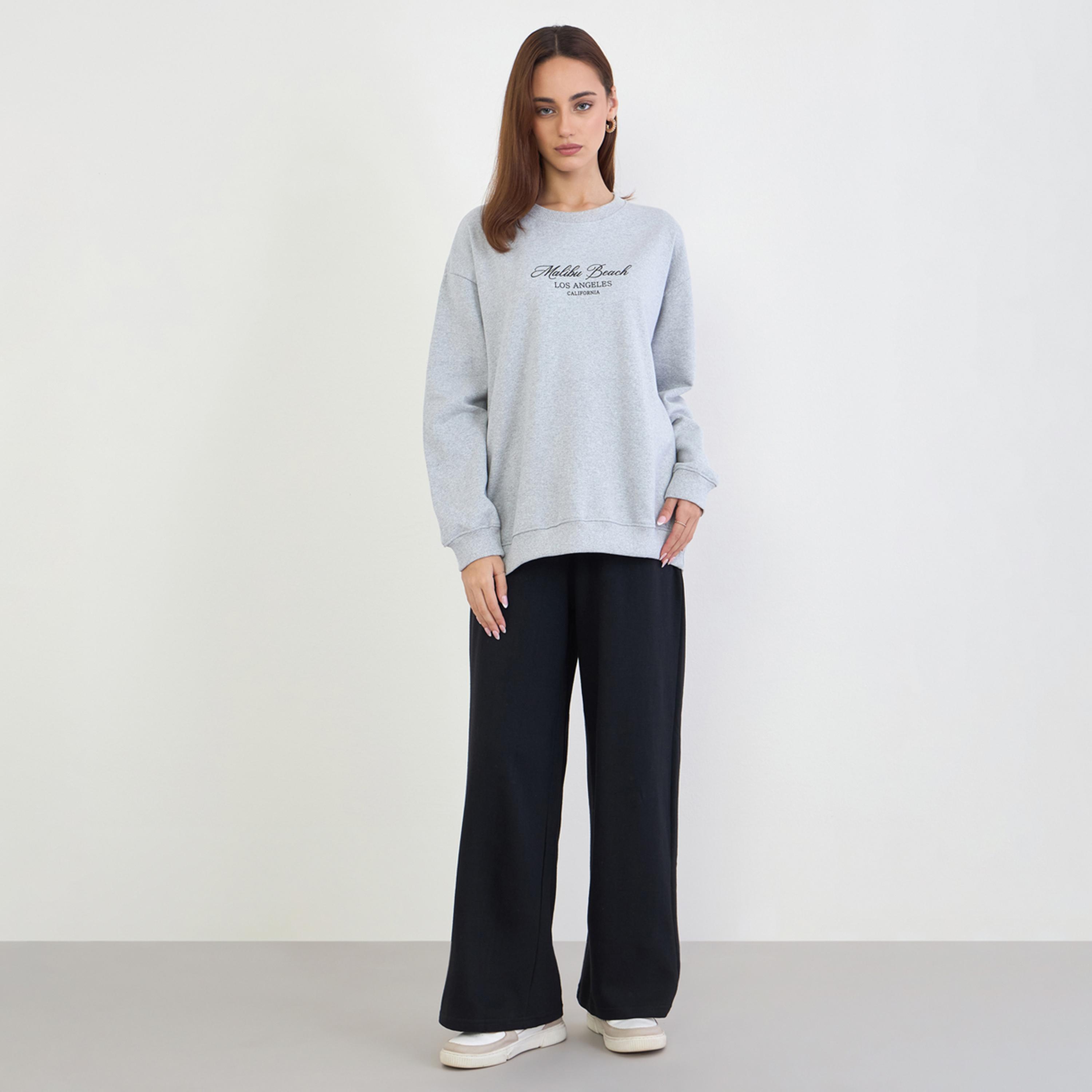 ستايلي - قميص رياضي مطبوع طويل مع بنطال رياضي واسع الساق-women-clothing-coordsets-image-1