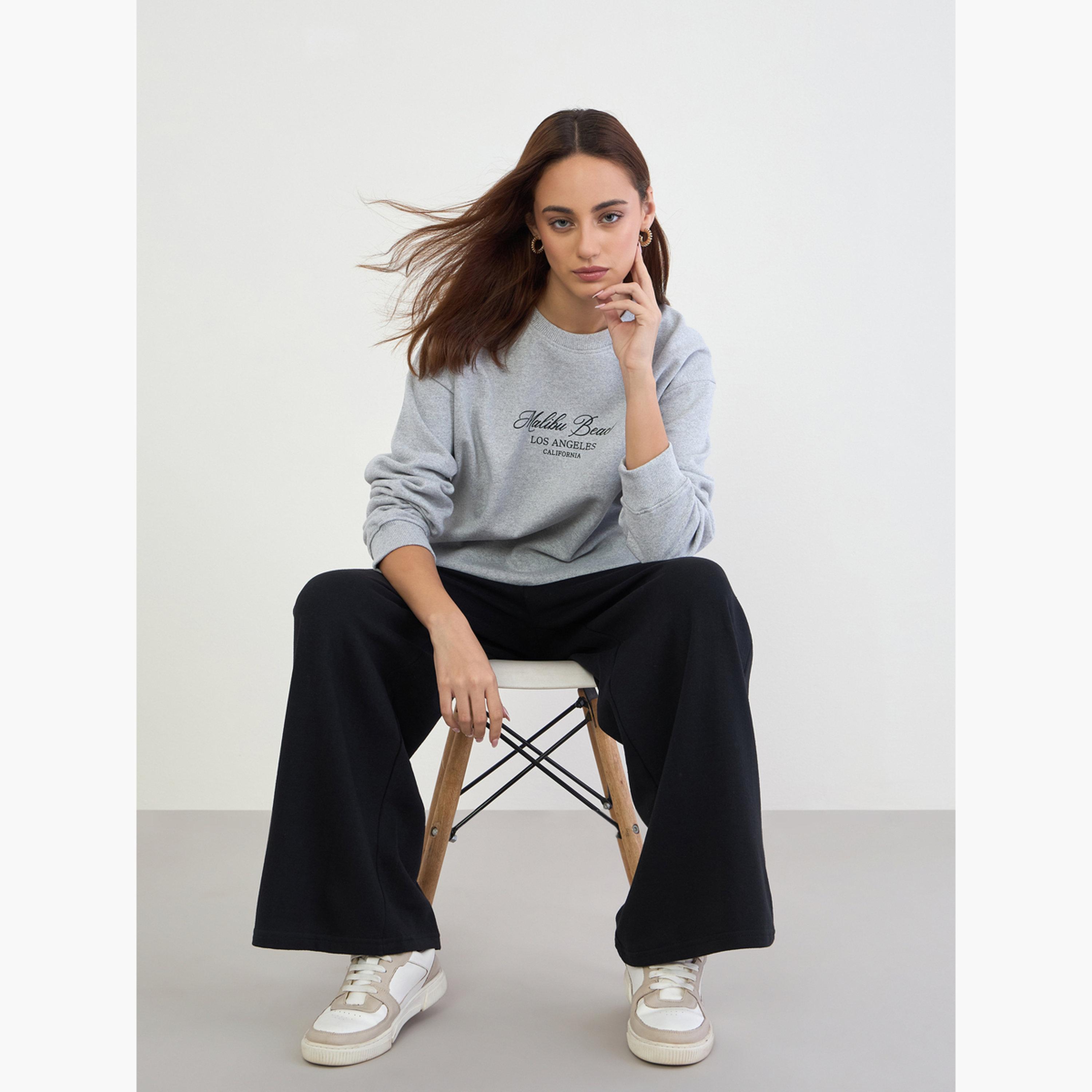 ستايلي - قميص رياضي مطبوع طويل مع بنطال رياضي واسع الساق-women-clothing-coordsets-image-4