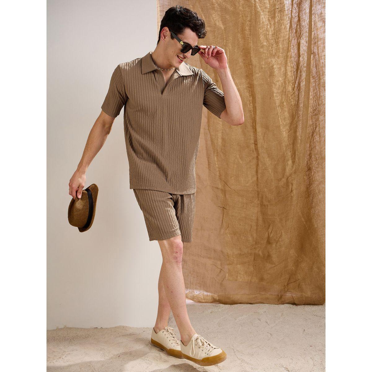 طقم منسق من شورت وتيشيرت بولو بقصة مريحة-men-clothing-coordsets-image-7