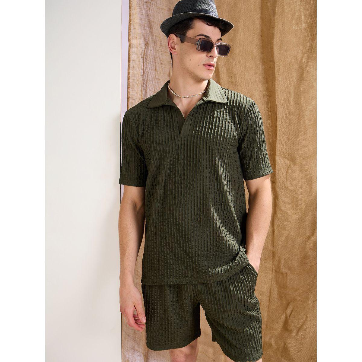 طقم منسق من شورت وتيشيرت بولو بقصة مريحة-men-clothing-coordsets-image-2
