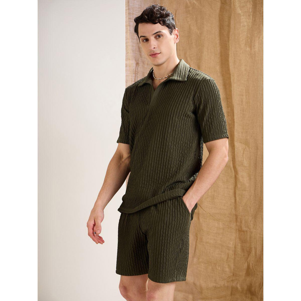 طقم منسق من شورت وتيشيرت بولو بقصة مريحة-men-clothing-coordsets-image-3