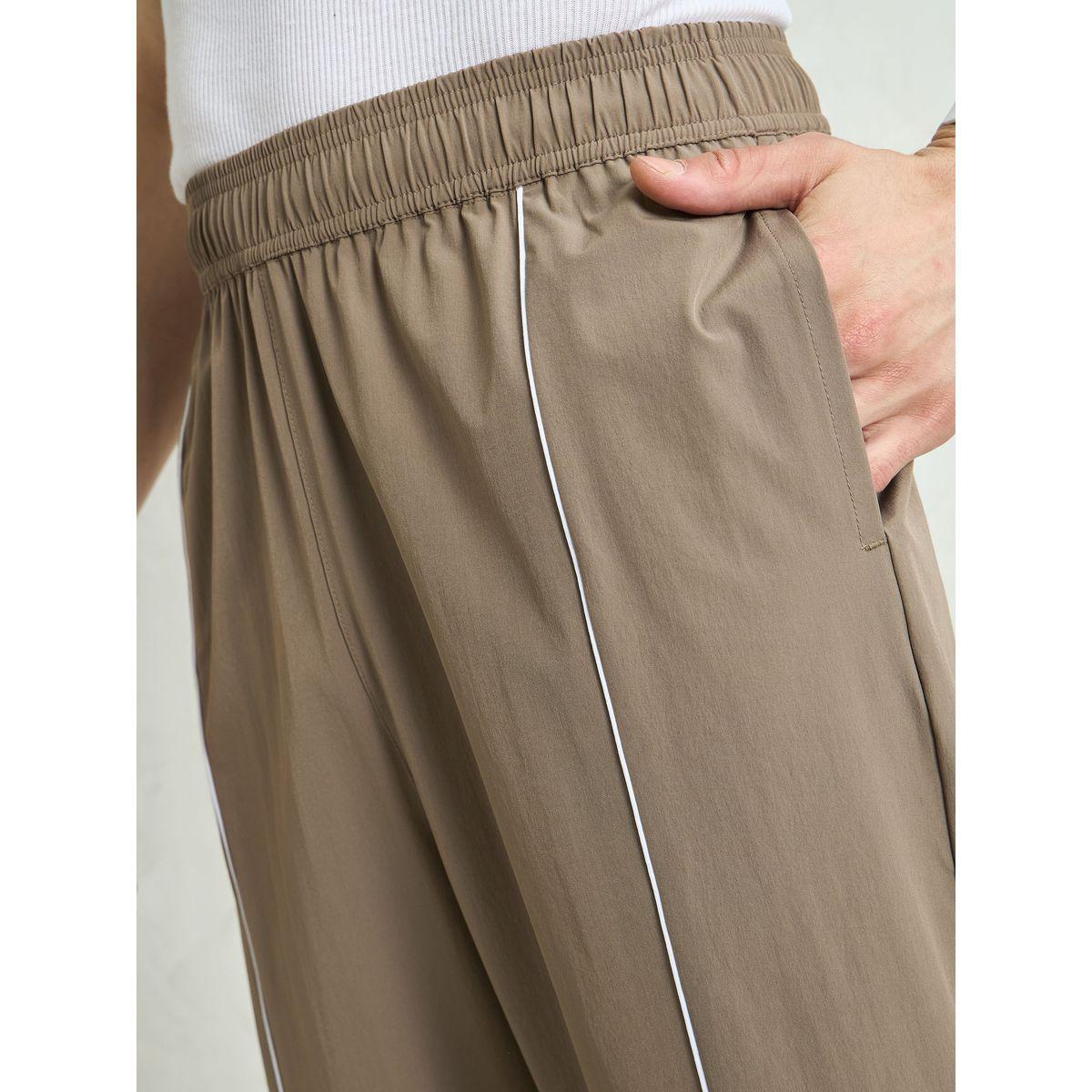 بنطال باراشوت باجي بتفاصيل أنبوبية-men-clothing-bottoms-trousersandchinos-trousers-image-4