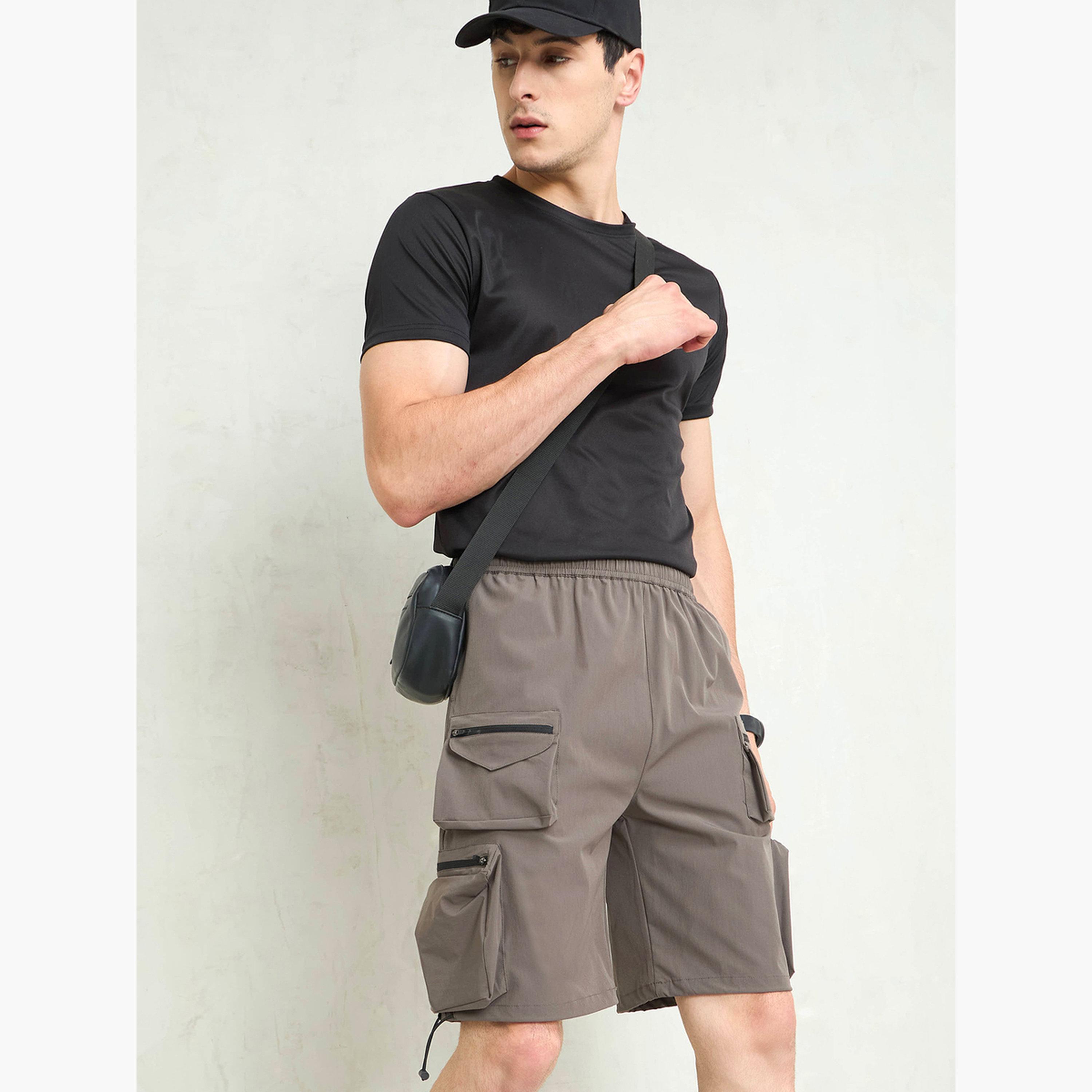 ساسافراس - شورت باراشوت رمادي غامق بجيوب متعددة الاستخدامات-men-clothing-bottoms-shorts-image-2
