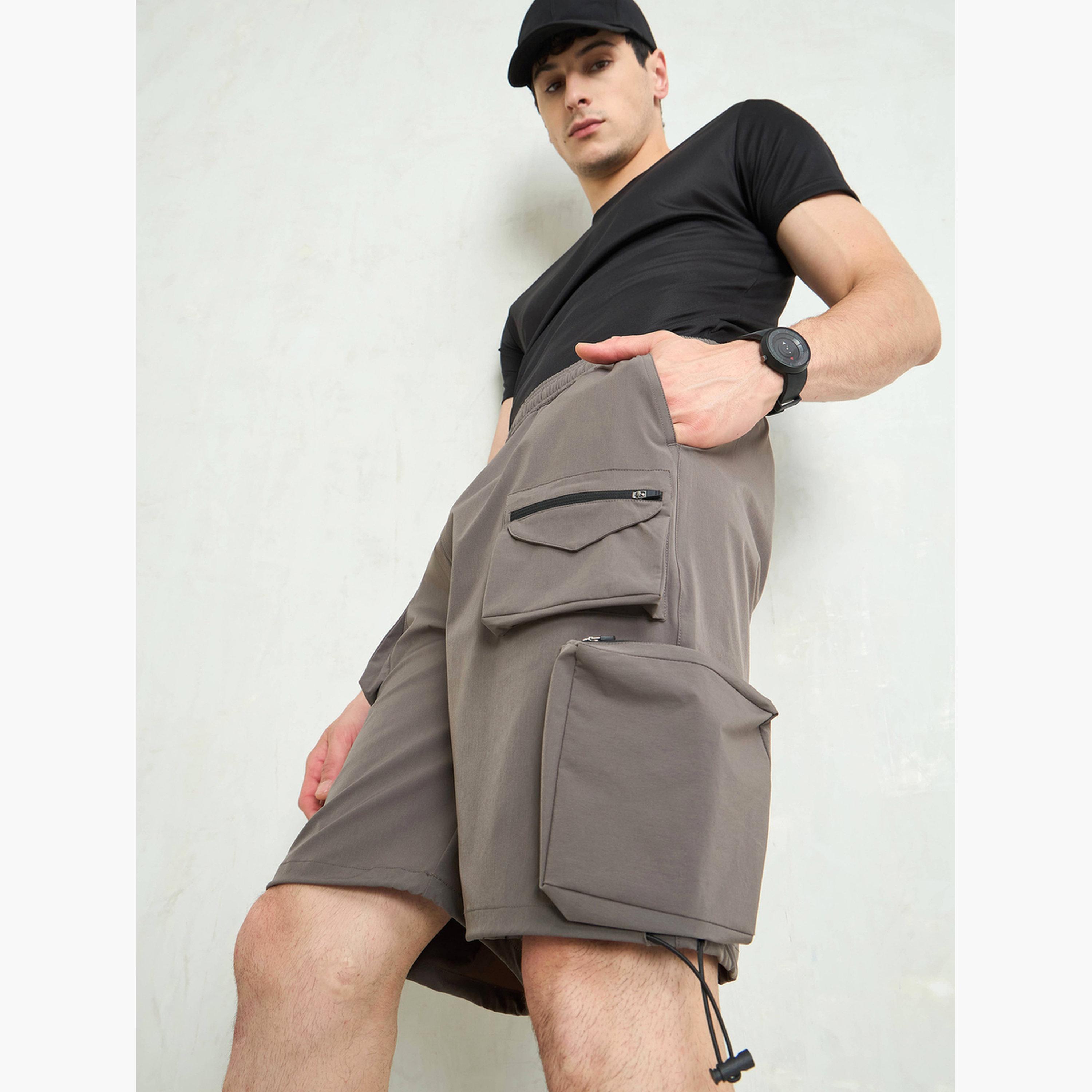 ساسافراس - شورت باراشوت رمادي غامق بجيوب متعددة الاستخدامات-men-clothing-bottoms-shorts-image-3