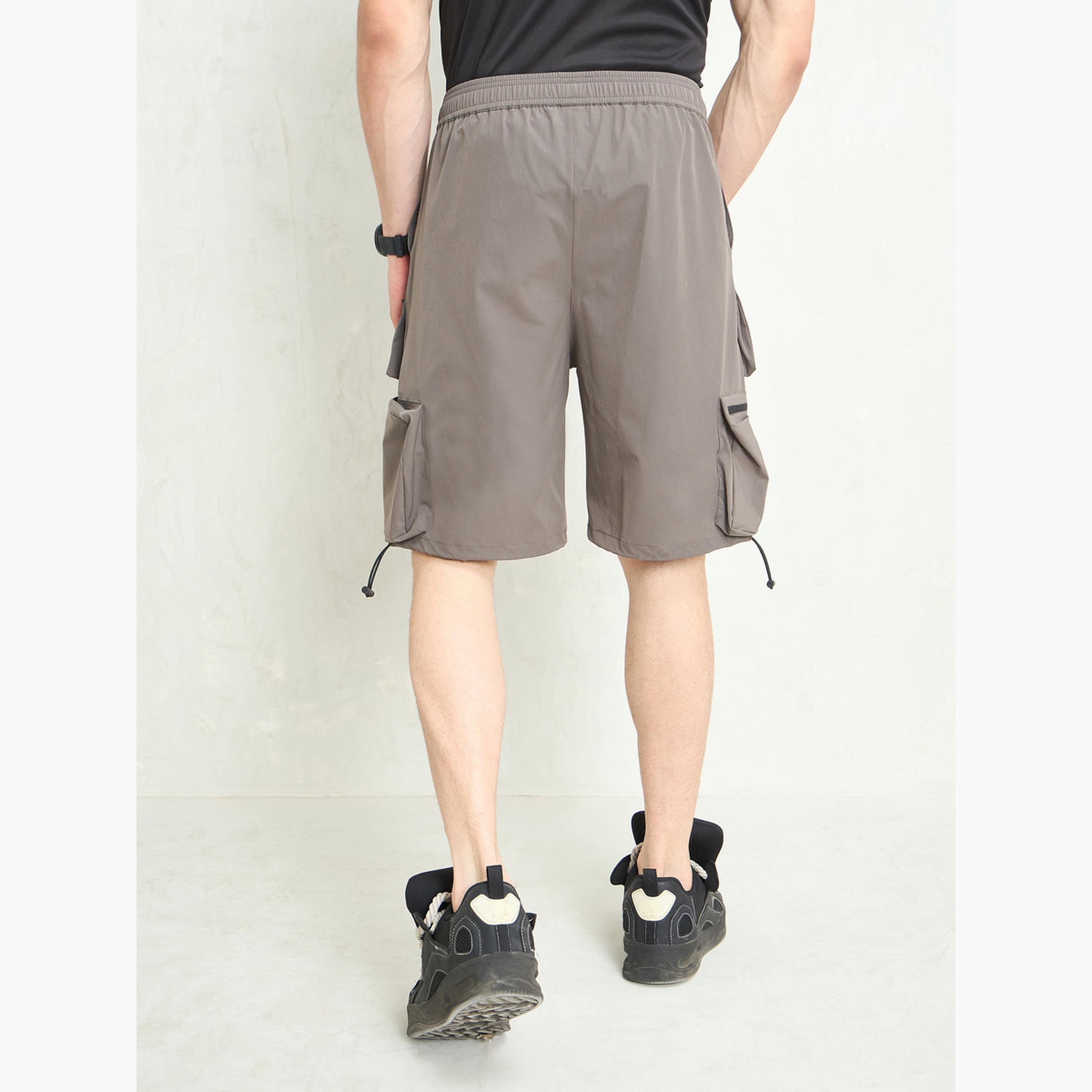 ساسافراس - شورت باراشوت رمادي غامق بجيوب متعددة الاستخدامات-men-clothing-bottoms-shorts-image-5