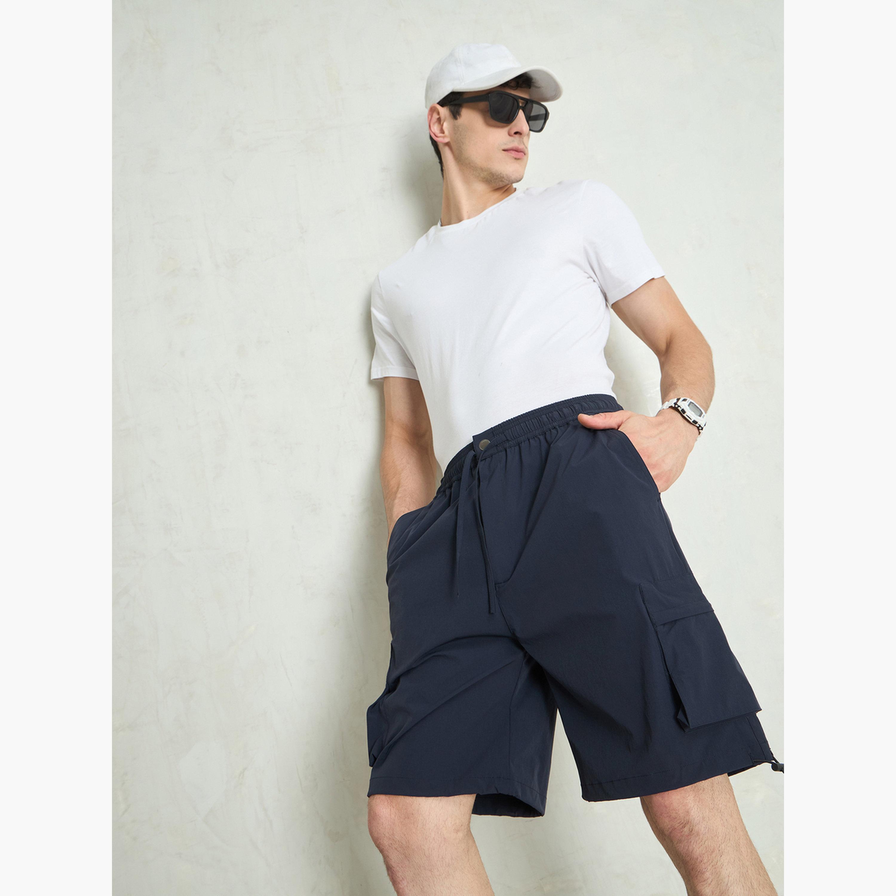 ساسافراس - شورت باراشوت أزرق داكن بجيوب-men-clothing-bottoms-shorts-image-2