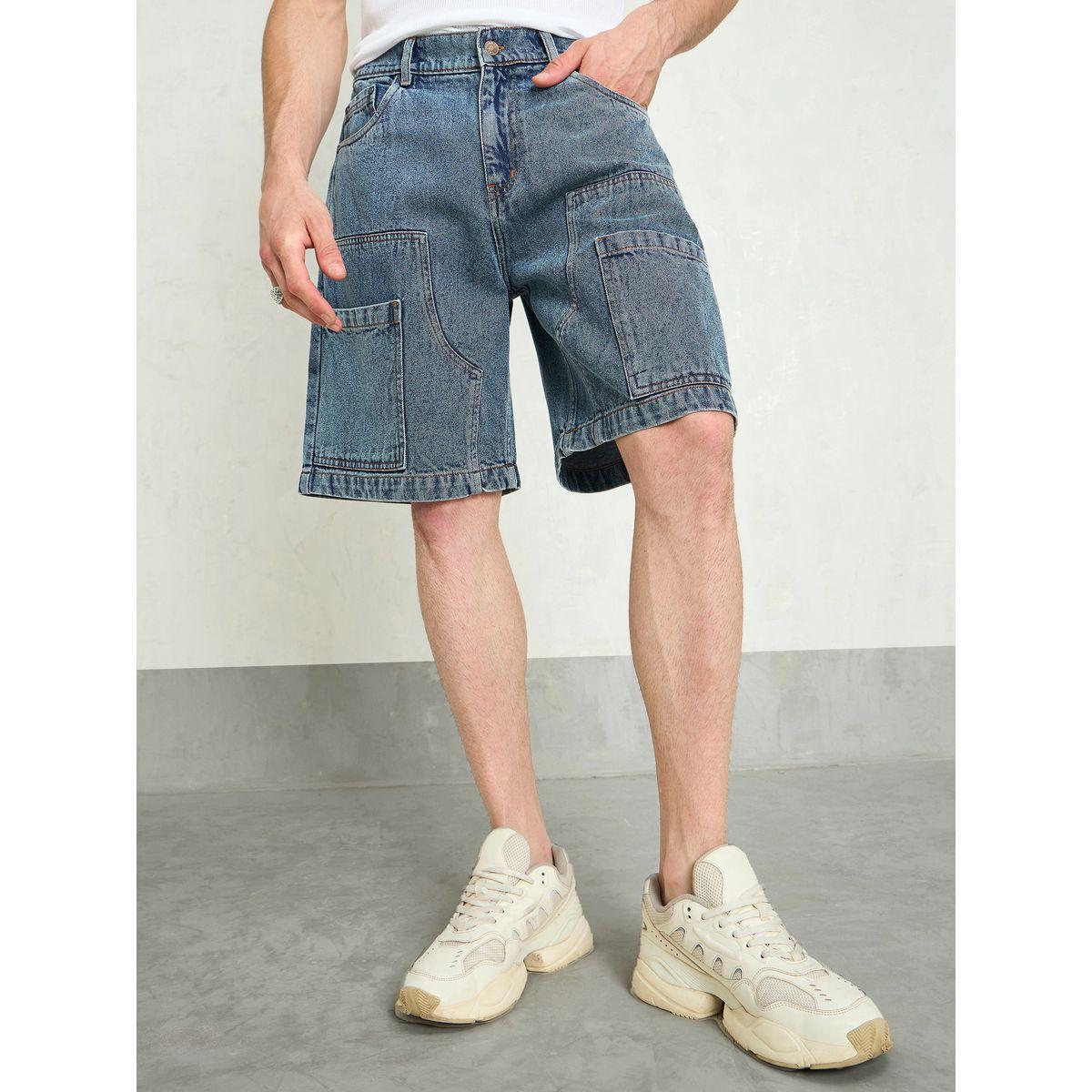 شورت دنيم بقصة مريحة وتفاصيل مشطوفة-men-clothing-bottoms-shorts-image-1