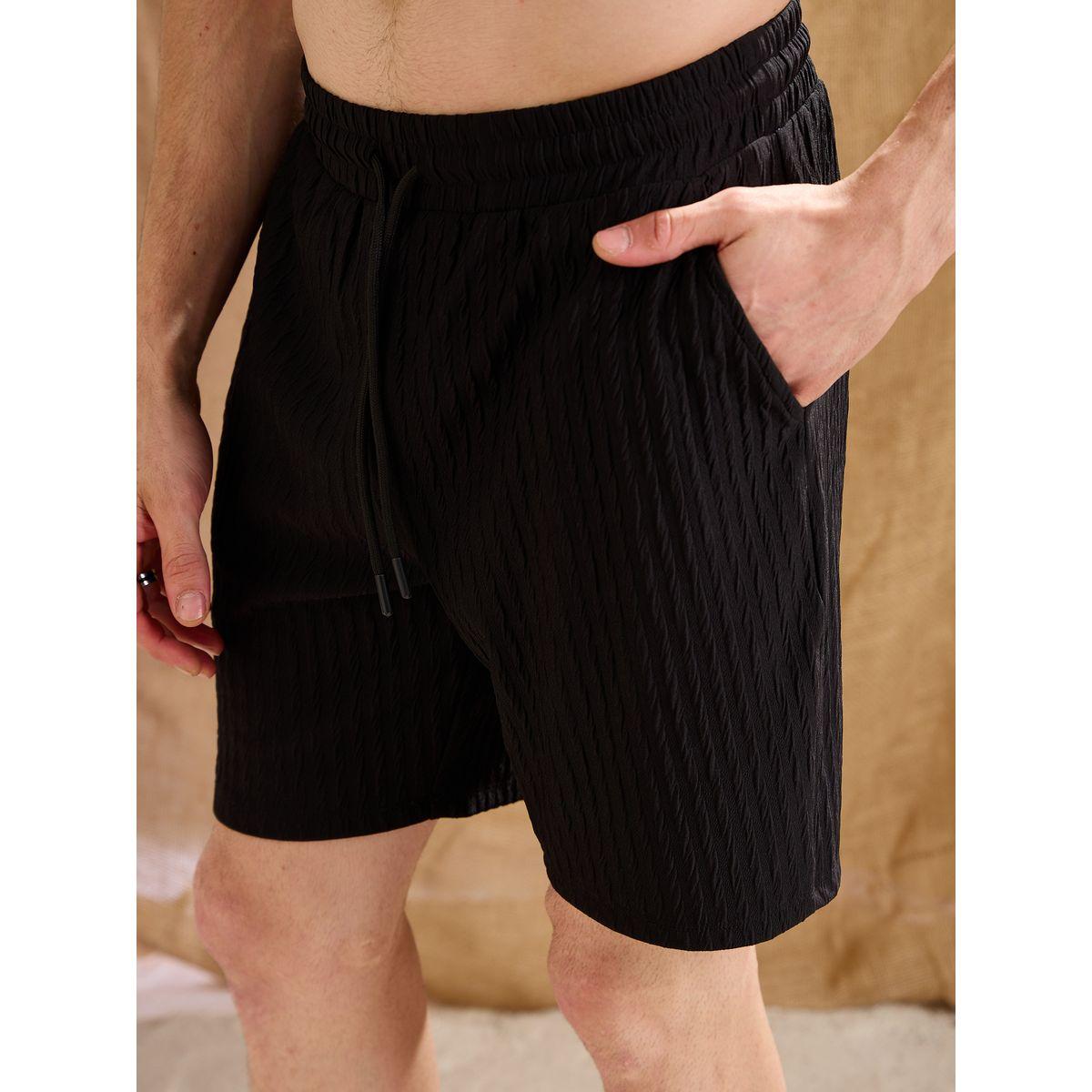 شورت بقصة مريحة وتفاصيل بارزة الملمس-men-clothing-bottoms-shorts-image-4