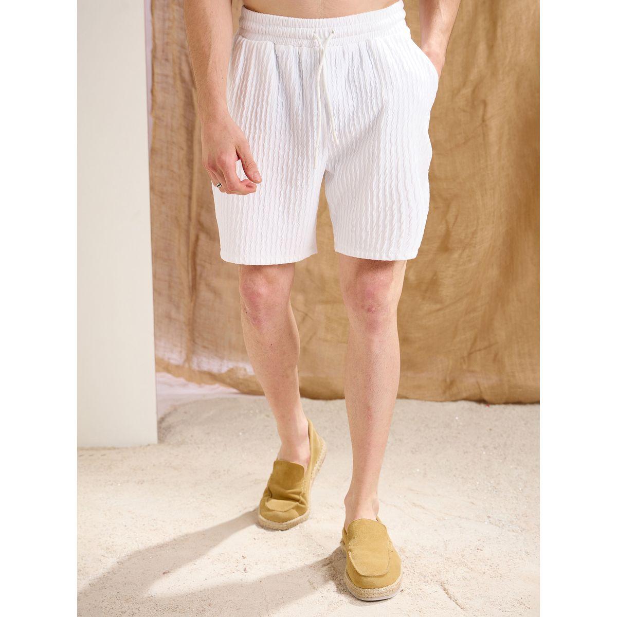 شورت بقصة مريحة وتفاصيل بارزة الملمس-men-clothing-bottoms-shorts-image-1