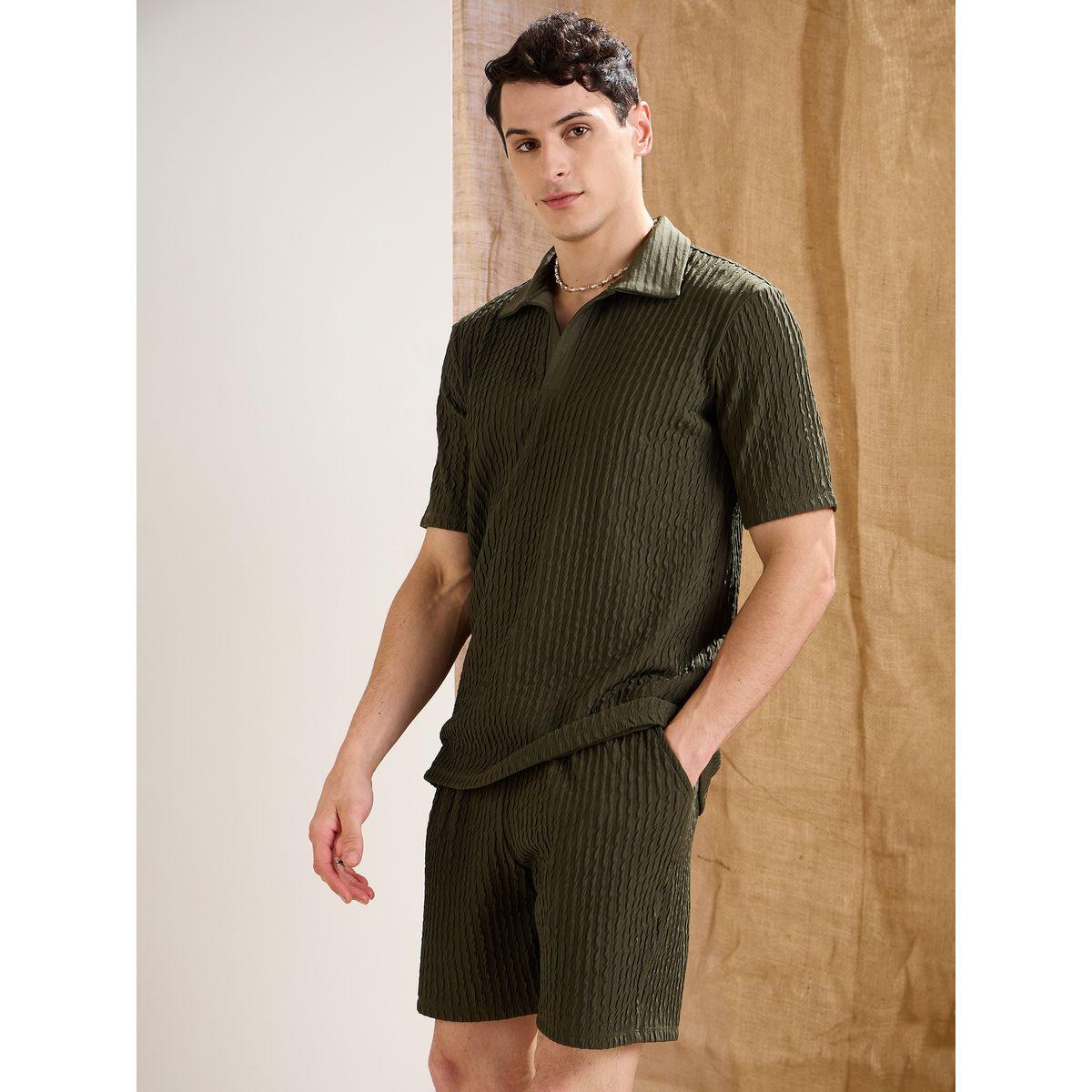 شورت بقصة مريحة وتفاصيل بارزة الملمس-men-clothing-bottoms-shorts-image-3