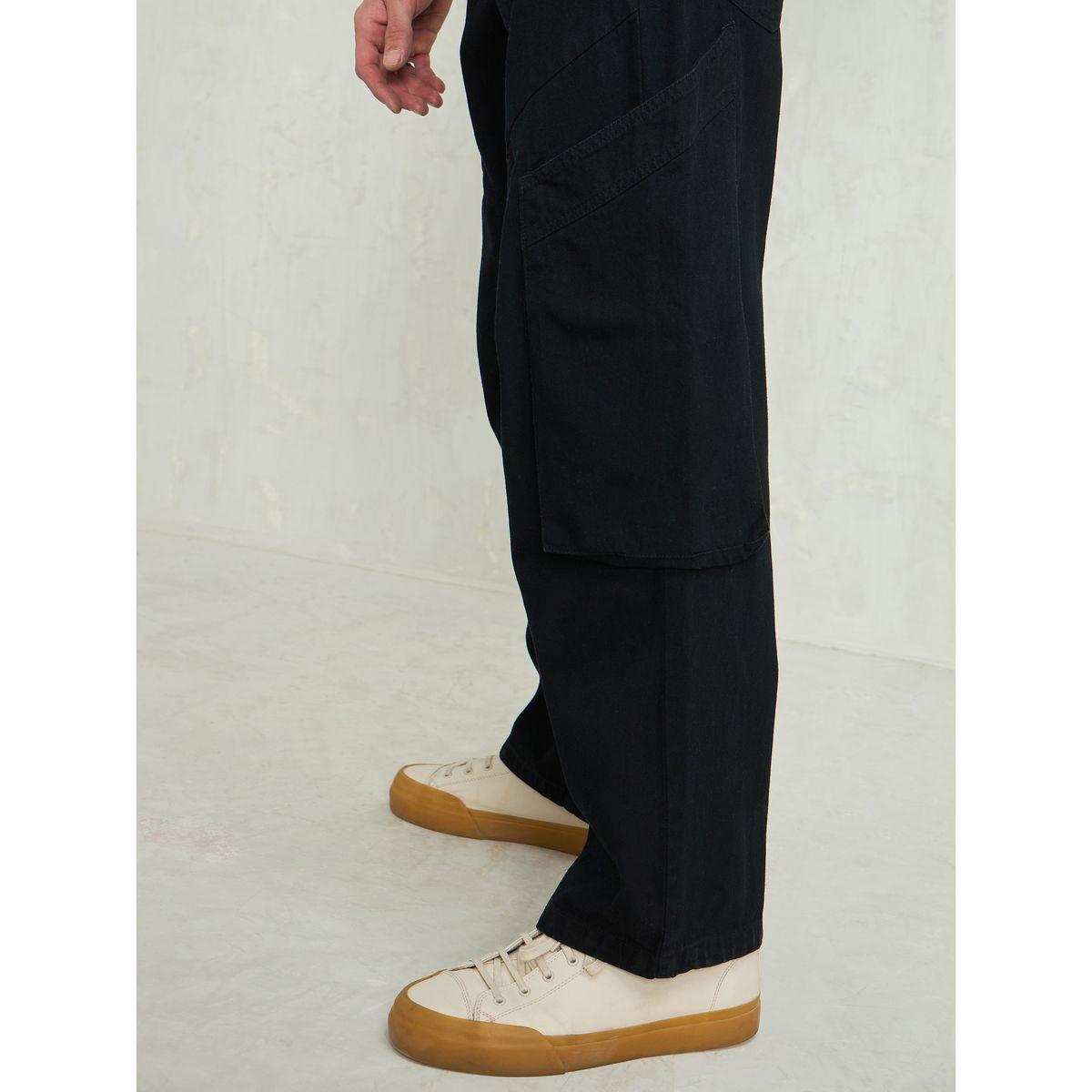 بنطال جينز بقصة أرجل واسعة وتفاصيل جيوب كارجو-men-clothing-bottoms-jeans-image-5