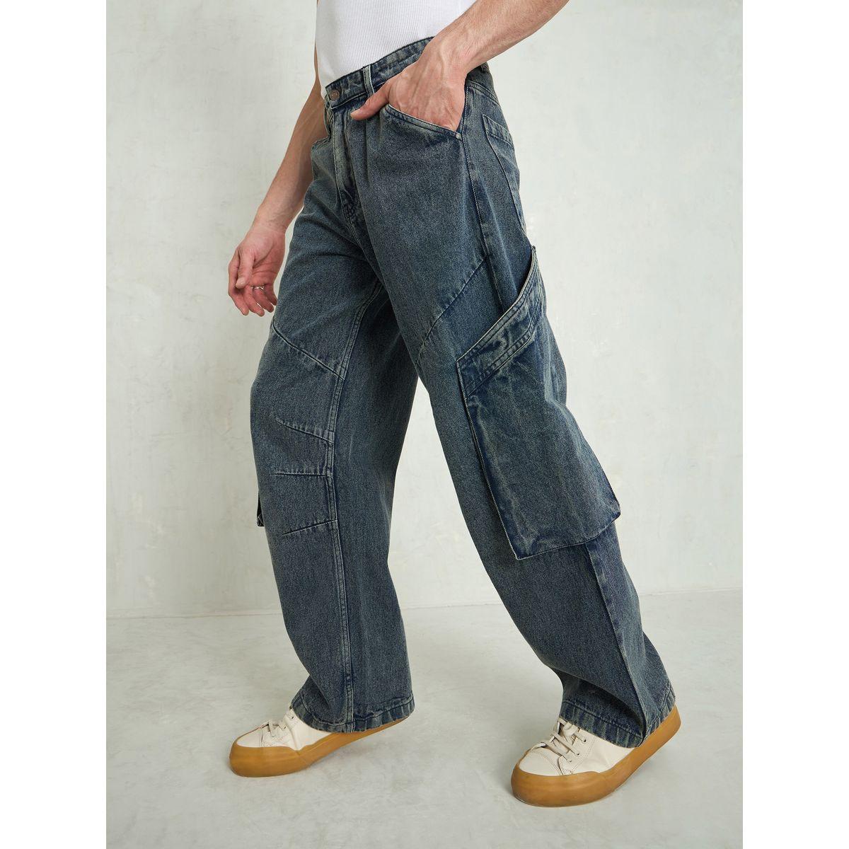بنطال جينز بقصة أرجل واسعة وتفاصيل جيوب كارجو-men-clothing-bottoms-jeans-image-3
