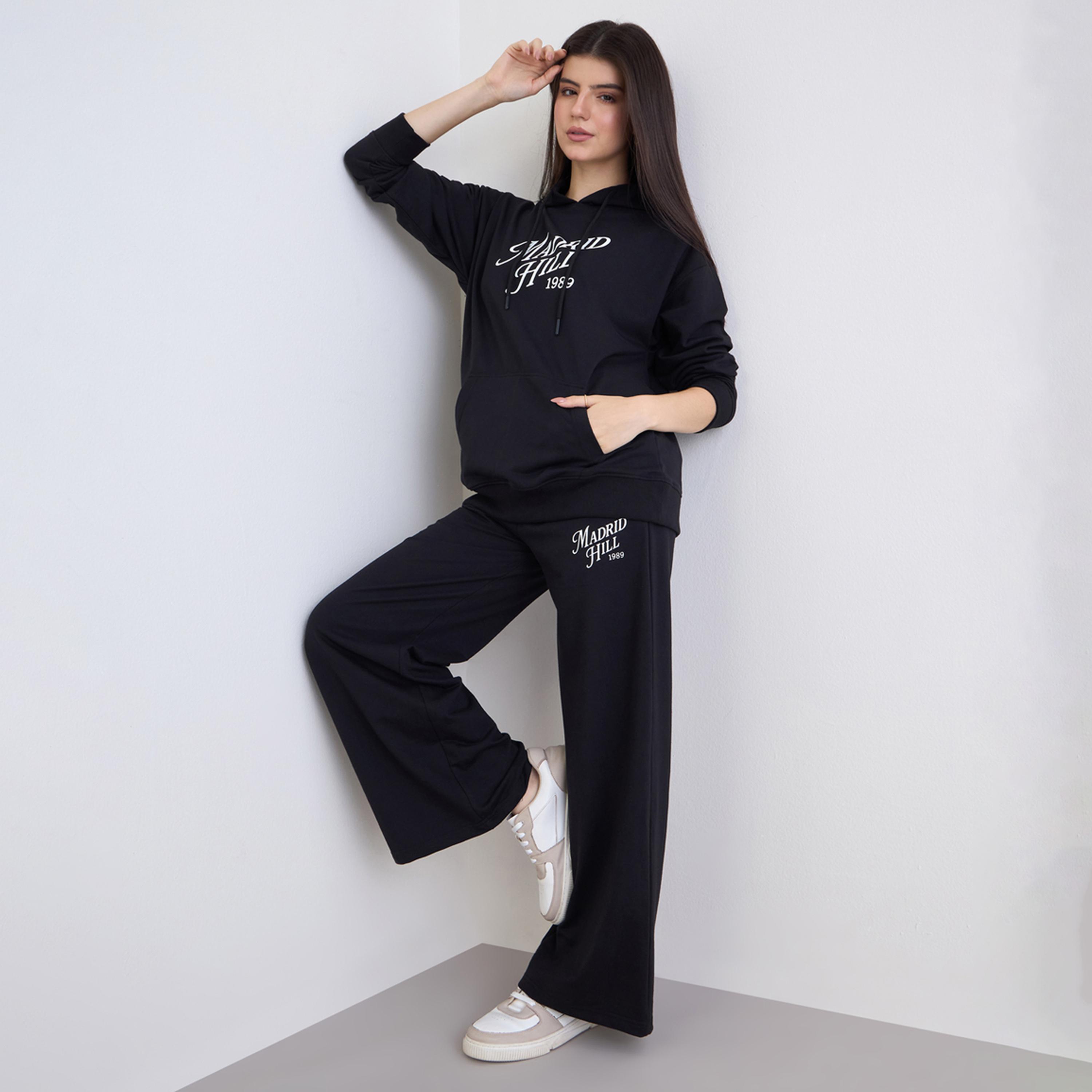 ستايلي - هودي طويل أسود اللون بقصّة عادية مع بنطال رياضي-women-clothing-coordsets-image-1