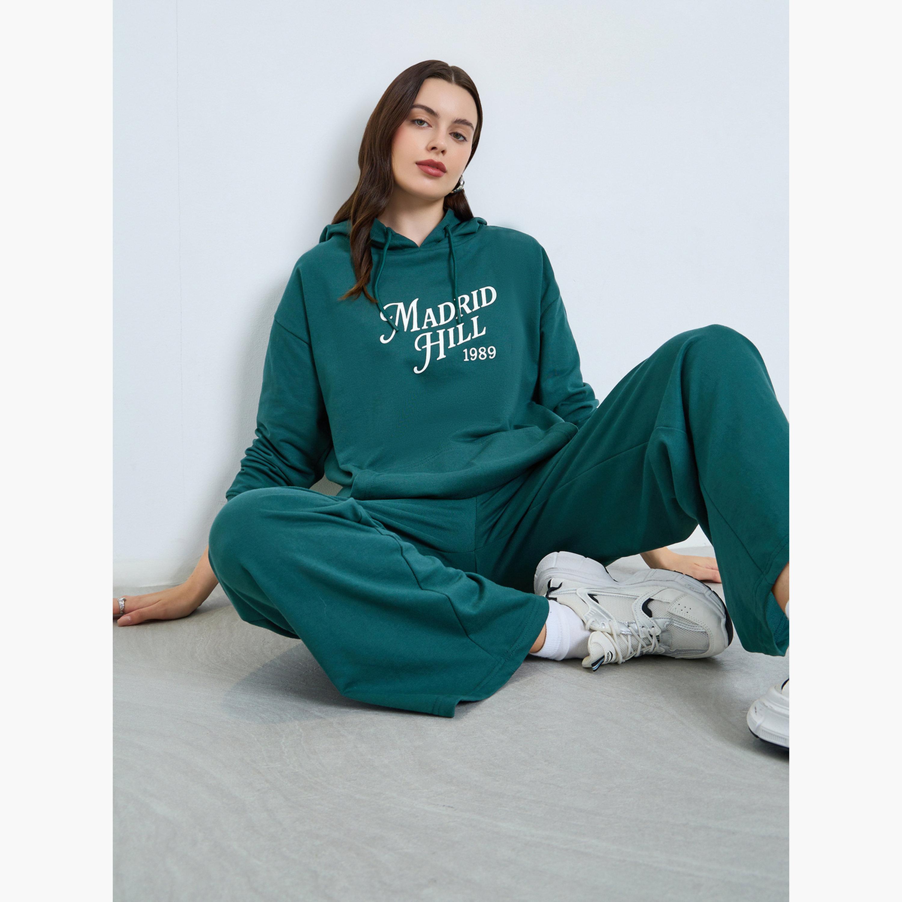 ستايلي - طقم هودي وبنطال رياضي طويل بقصّة عادية لون أخضر داكن-women-clothing-coordsets-image-2