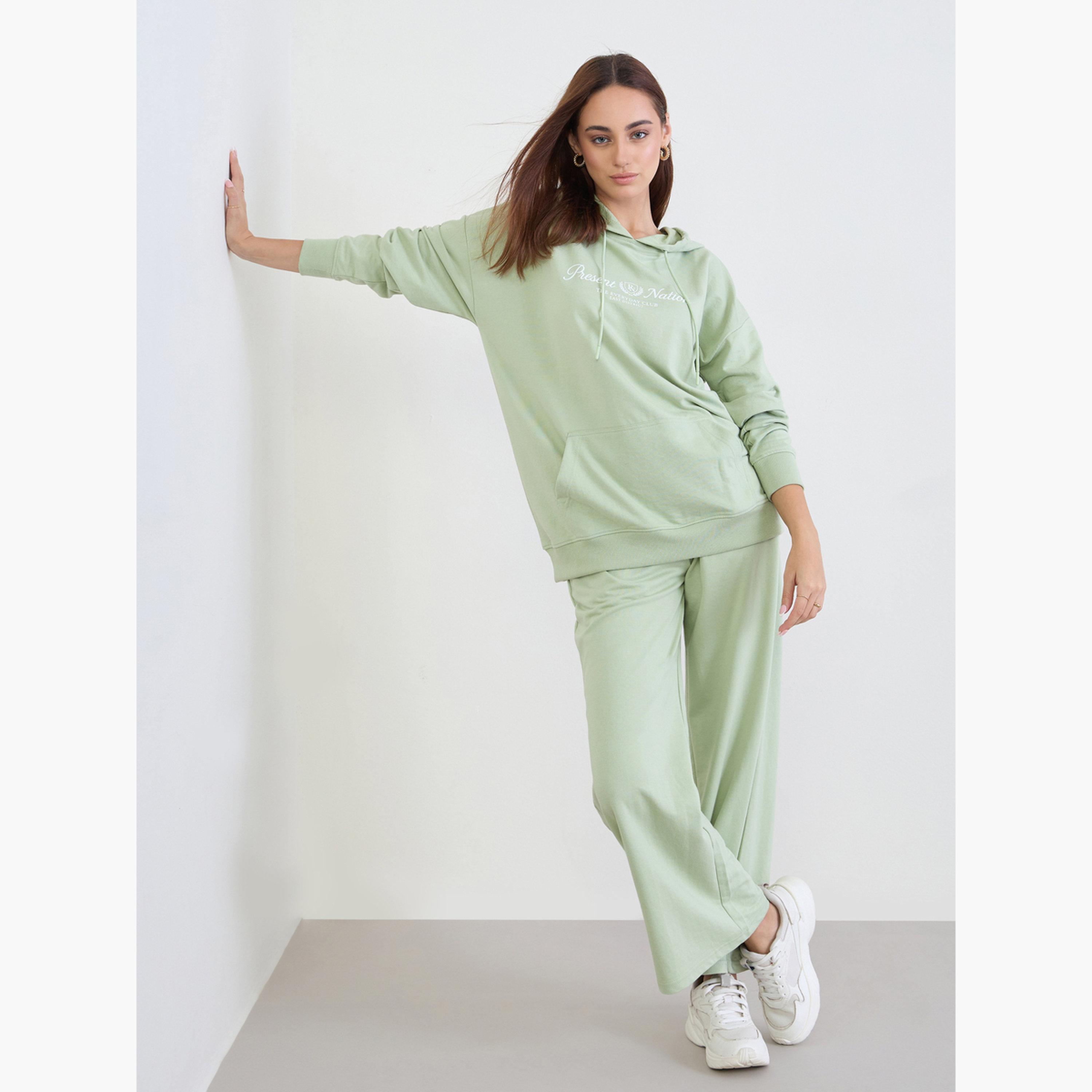 ستايلي - هودي وبنطال رياضي مطبوع تصميم واسع باللون الأخضر للنساء-women-clothing-coordsets-image-1