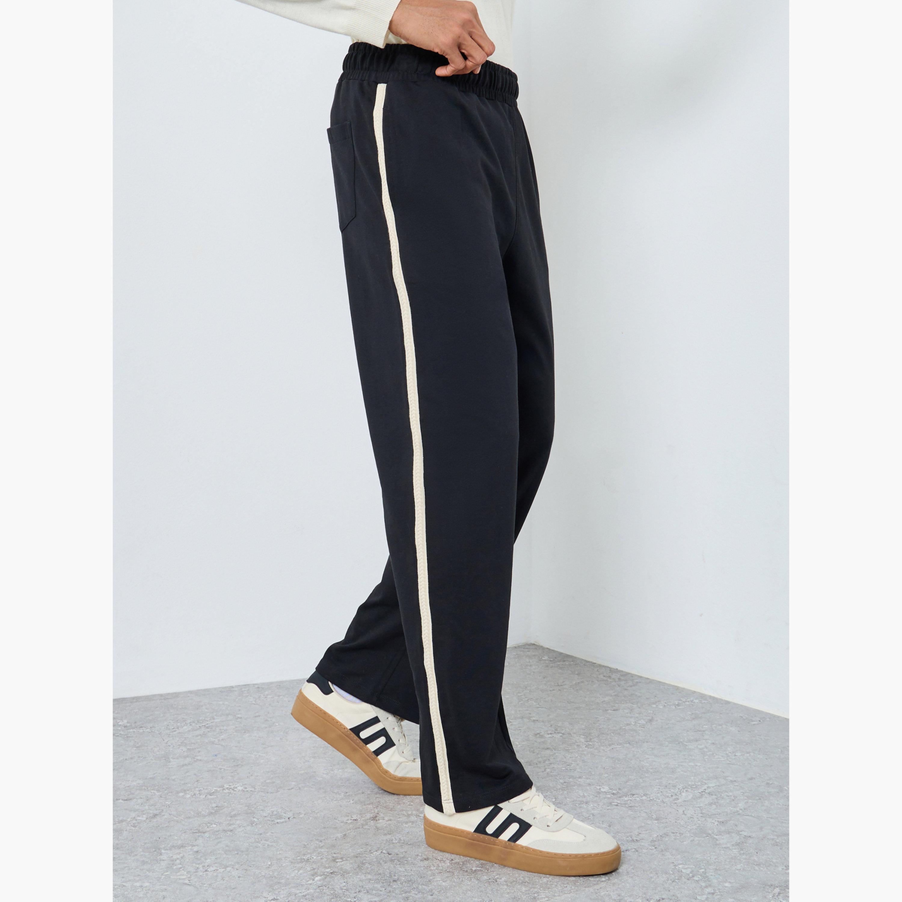 ستايلي - بنطال رياضي مخطط مريح باللون الأسود للرجال-men-clothing-bottoms-joggers-image-1