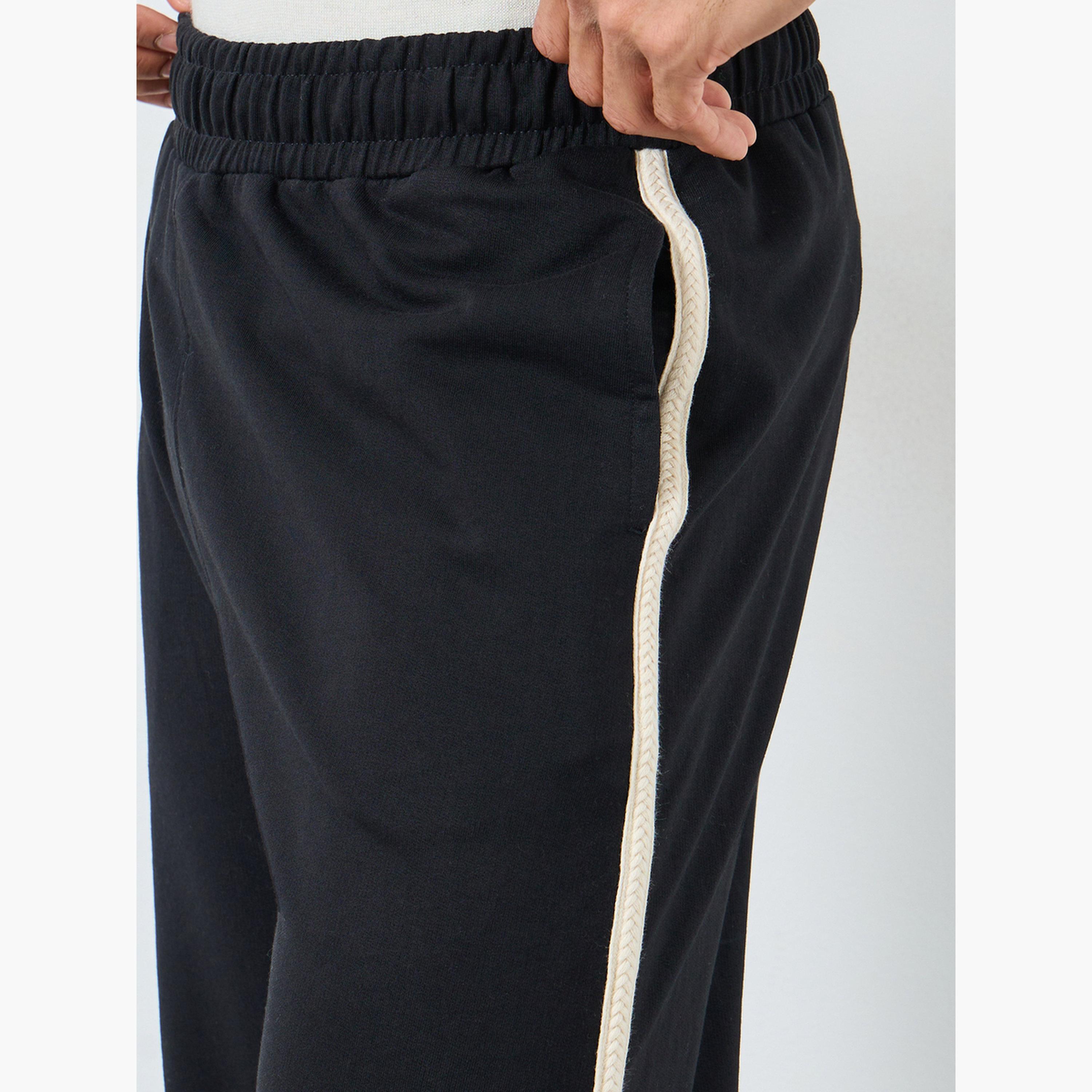 ستايلي - بنطال رياضي مخطط مريح باللون الأسود للرجال-men-clothing-bottoms-joggers-image-3