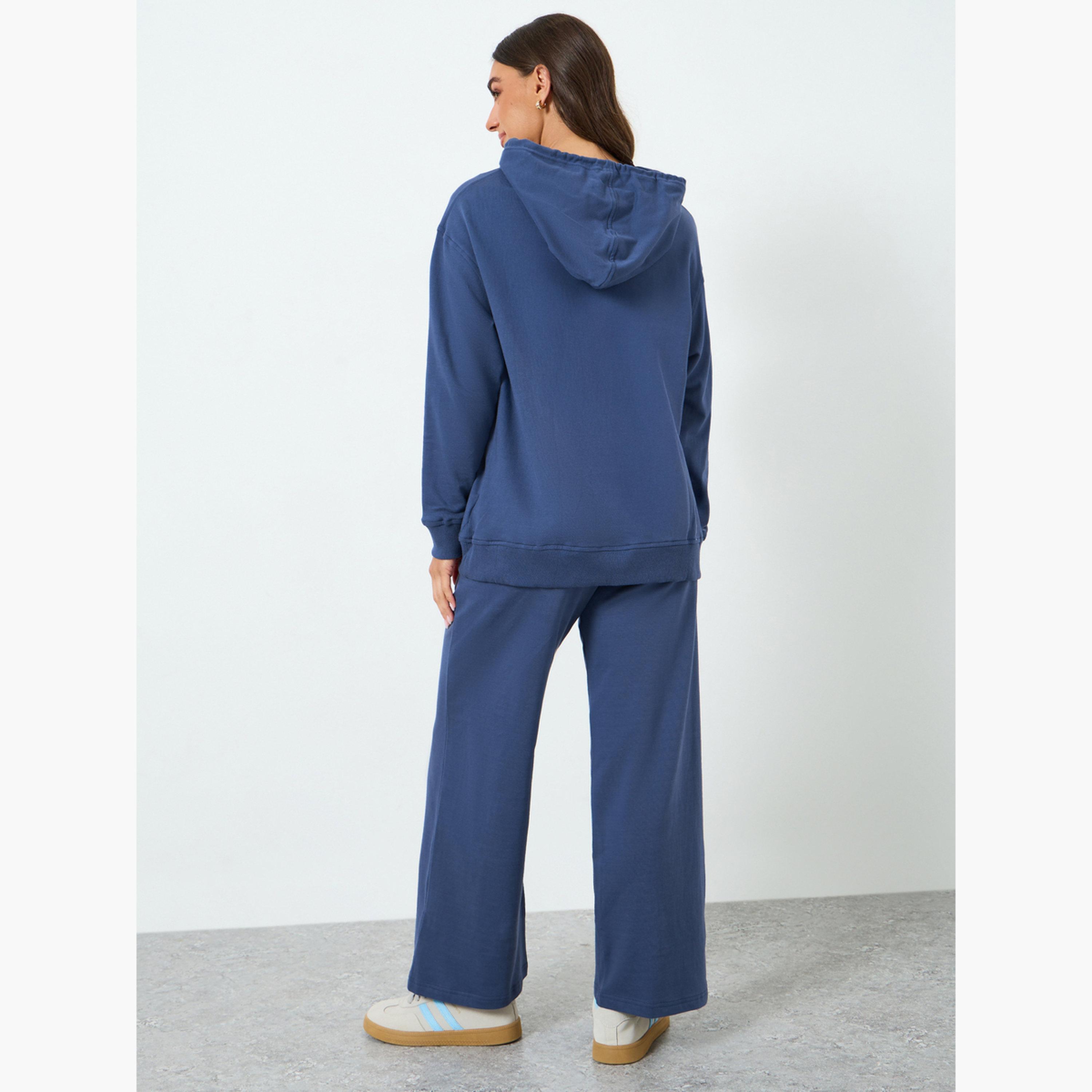 طقم منسق من بنطال بأرجل واسعة وهودي بطبعة كتابة-women-clothing-coordsets-image-6