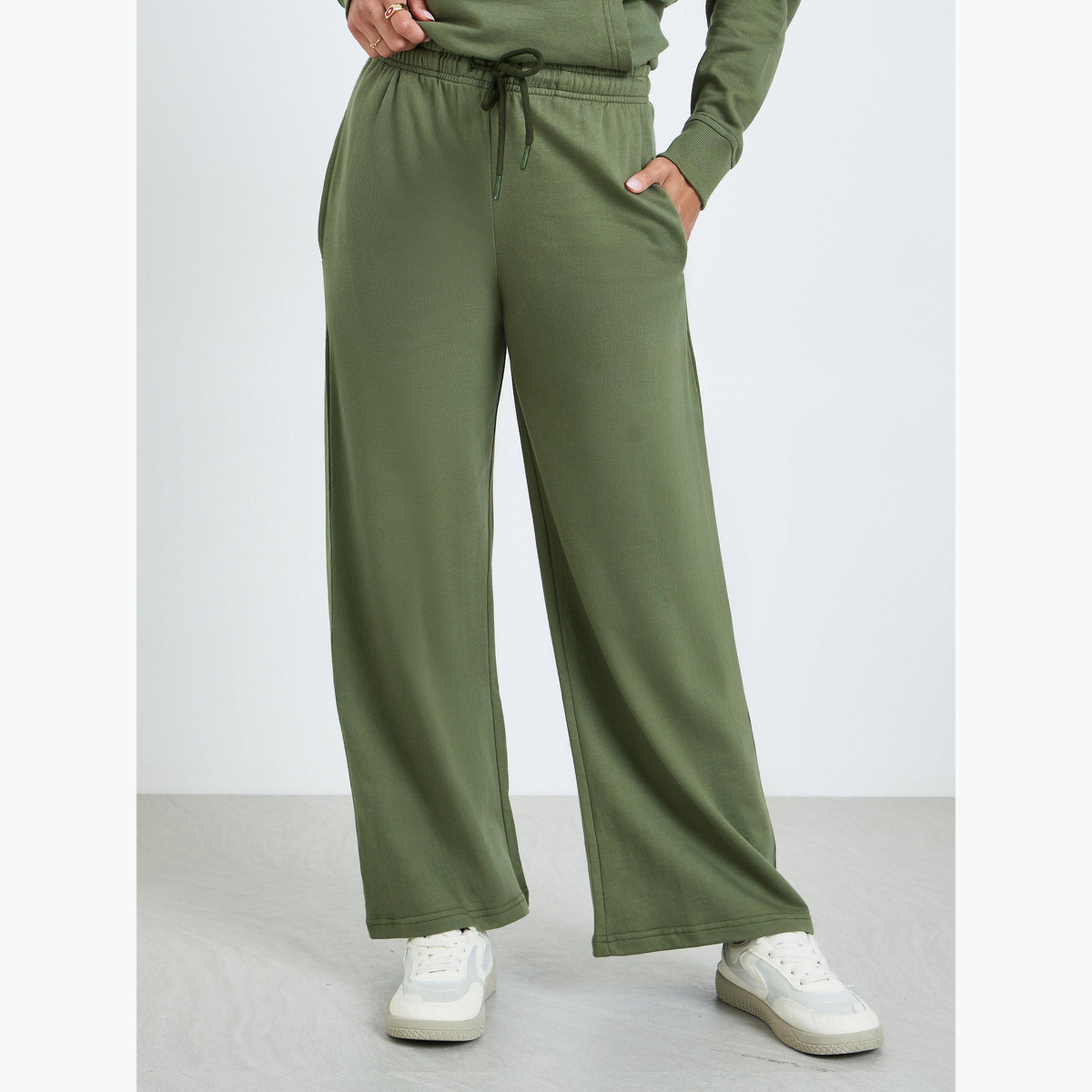 طقم منسق من بنطال واسع وهودي بطبعة كتابة جرافيك-women-clothing-coordsets-image-5