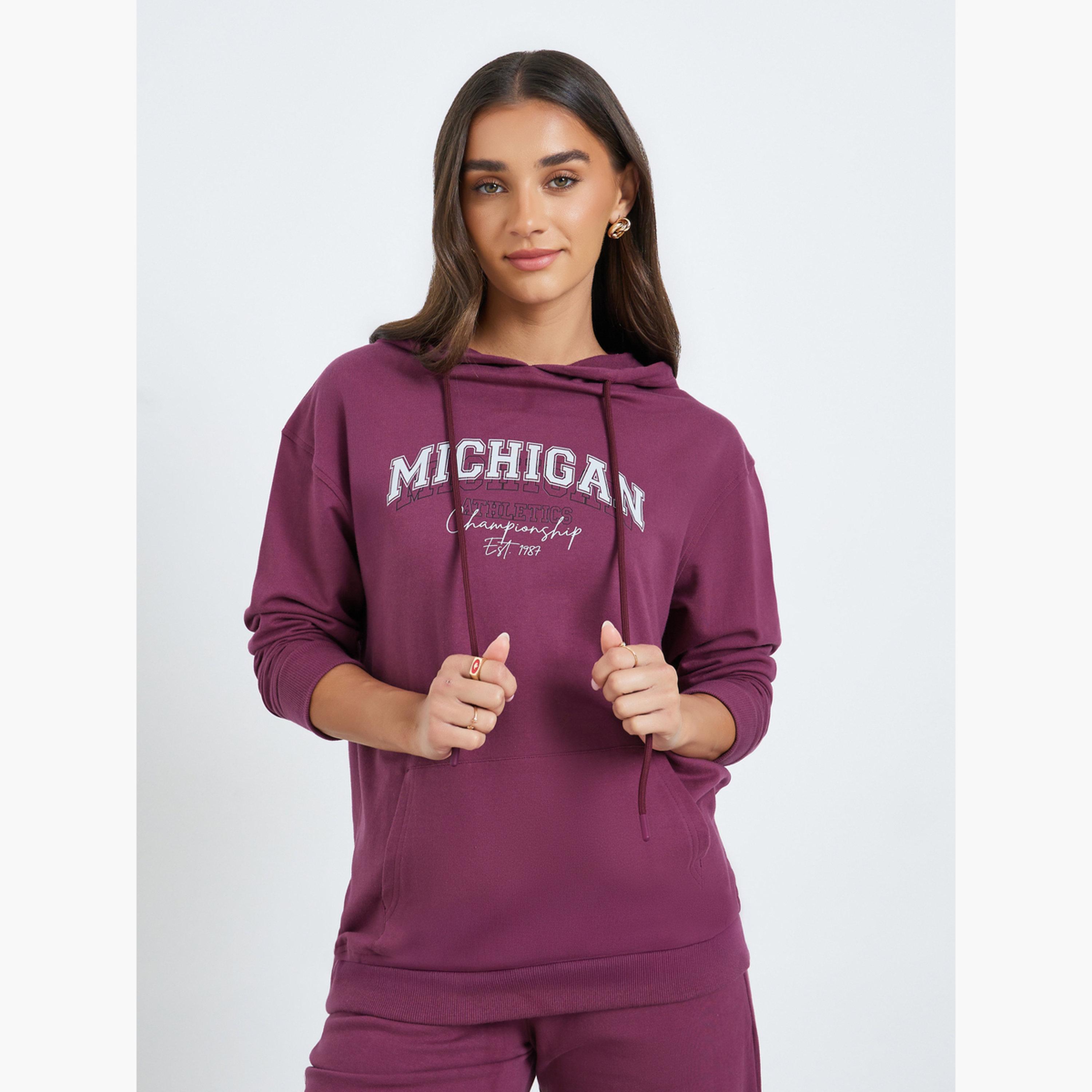 طقم منسق من بنطال واسع وهودي بطبعة كتابة جرافيك-women-clothing-coordsets-image-2
