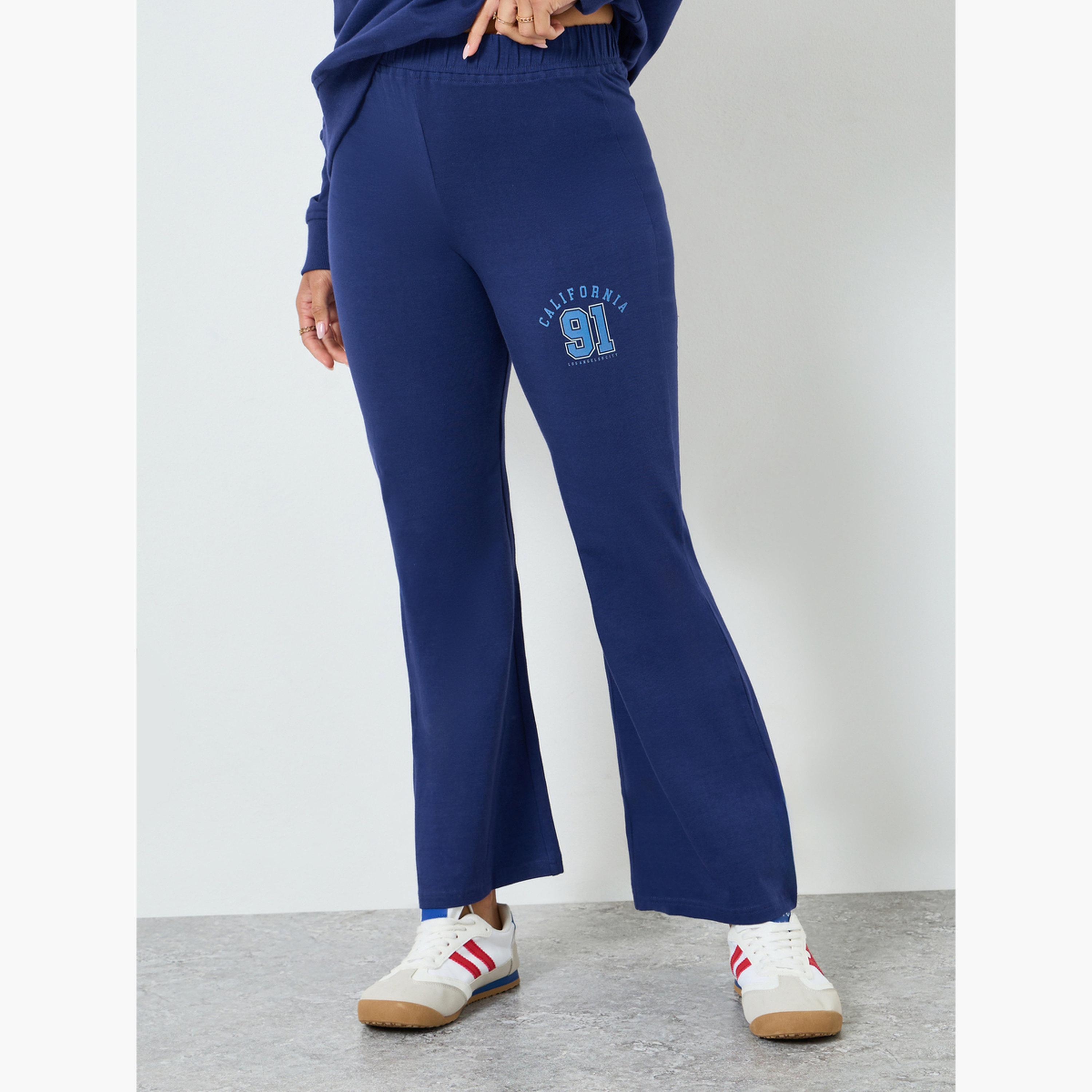 طقم منسق من بنطال بأرجل واسعة وسويت شيرت بطبعة جرافيك-women-clothing-coordsets-image-5