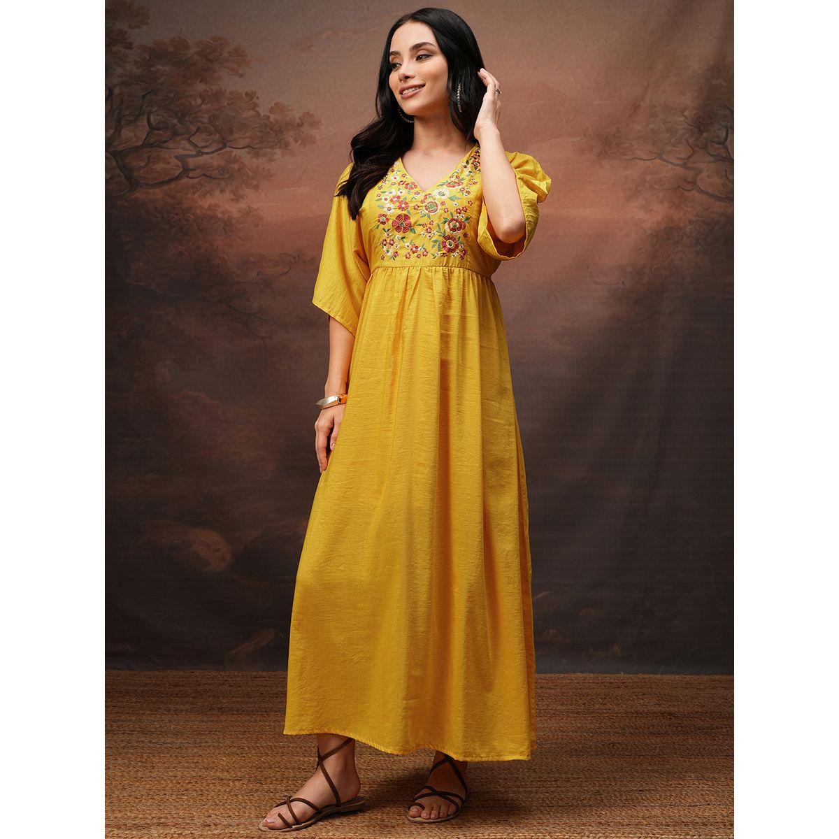 فستان طويل بحافة واسعة وتفاصيل مُطرّزة-women-clothing-ethnicwear-dresses-image-2