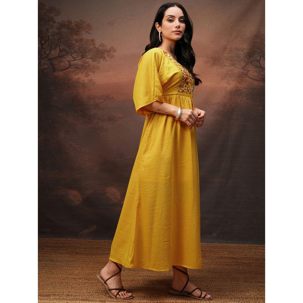 فستان طويل بحافة واسعة وتفاصيل مُطرّزة-women-clothing-ethnicwear-dresses-image-4
