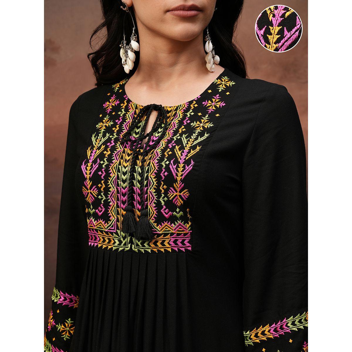 فستان ميدي بتفاصيل مُطرّزة وياقة بأربطة-women-clothing-ethnicwear-dresses-image-5