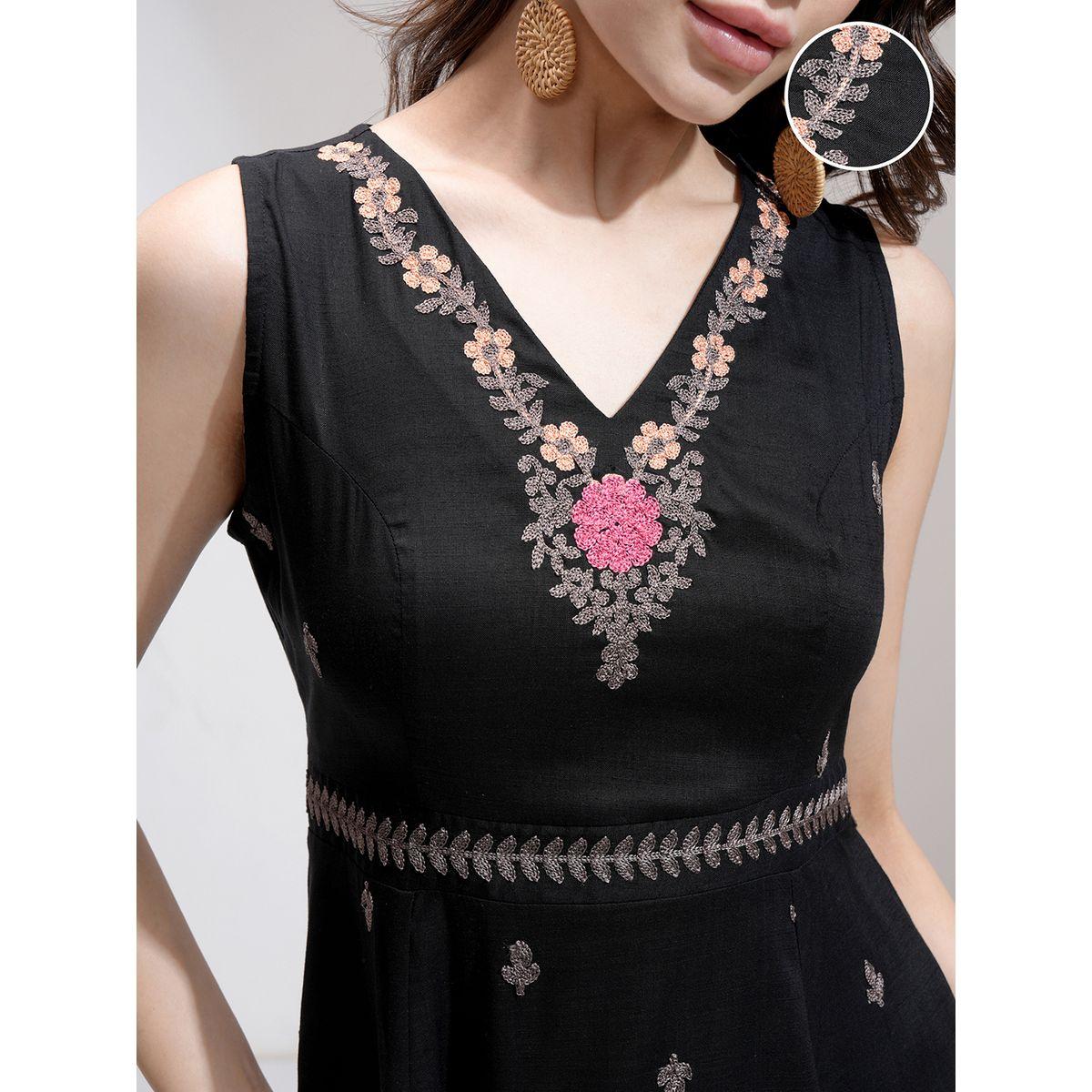 فستان قصير بحافة واسعة وتفاصيل مُطرّزة-women-clothing-ethnicwear-dresses-image-5