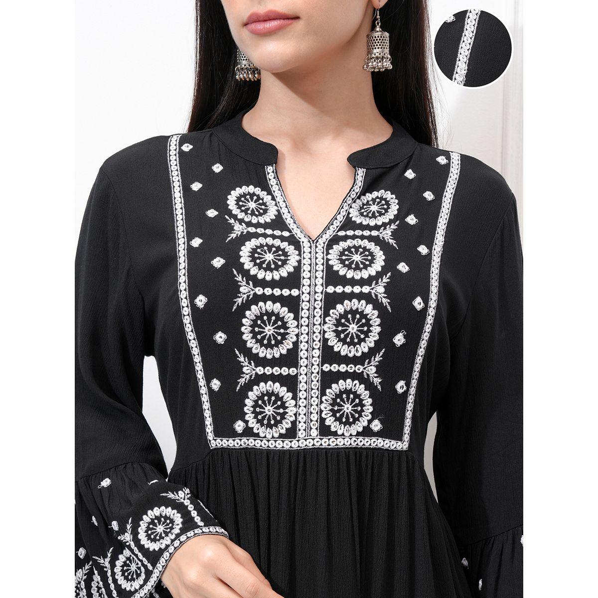 فستان ميدي مُطرّز بحافة واسعة وأكمام طويلة-women-clothing-ethnicwear-dresses-image-5