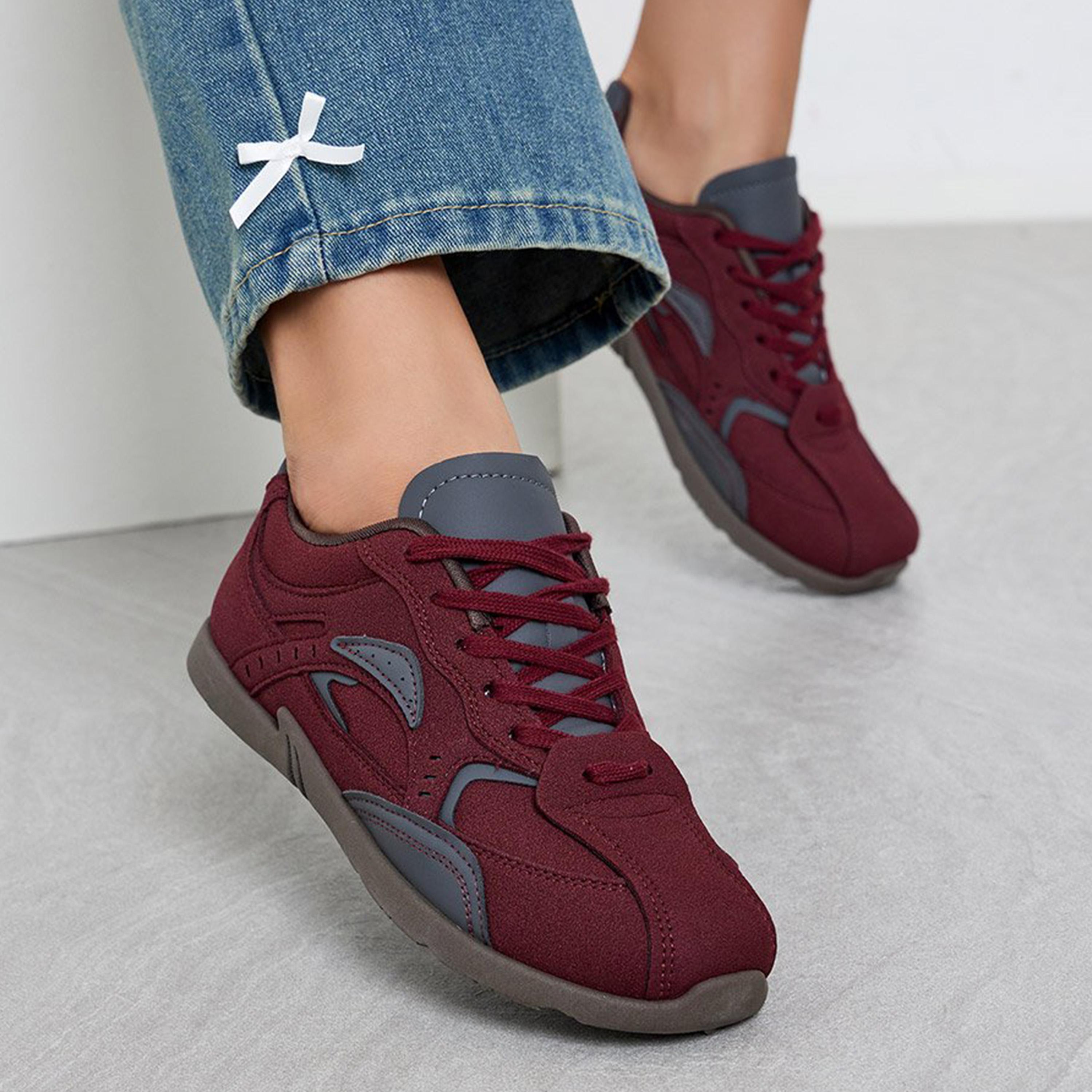 ستايلي - حذاء رياضي برباط مقسم-women-shoes-sneakers-image-2