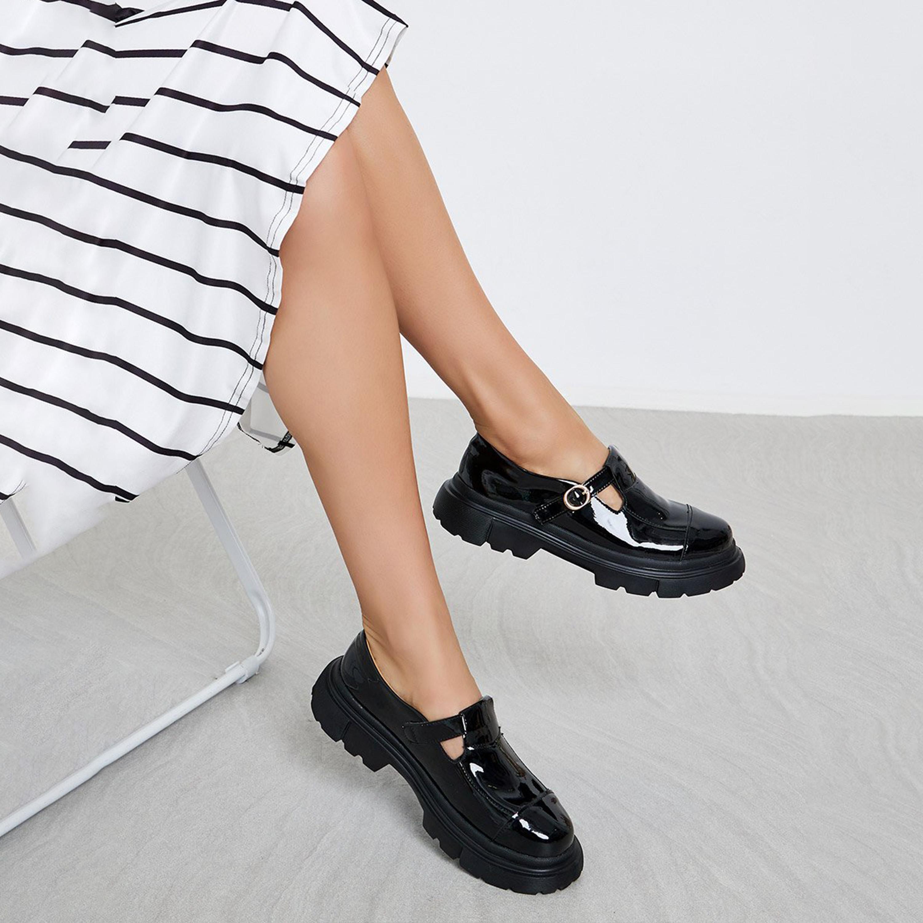 ستايلي - حذاء ماري جين من الجلد الأسود اللامع-women-shoes-flats-loafers-image-2