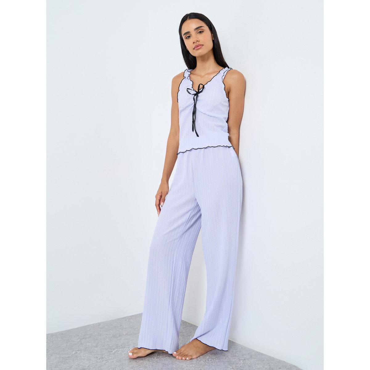 طقم من بنطال بيجاما وتيشيرت كت بتفاصيل فيونكة-women-clothing-nightwear-pyjamas-longsets-image-1