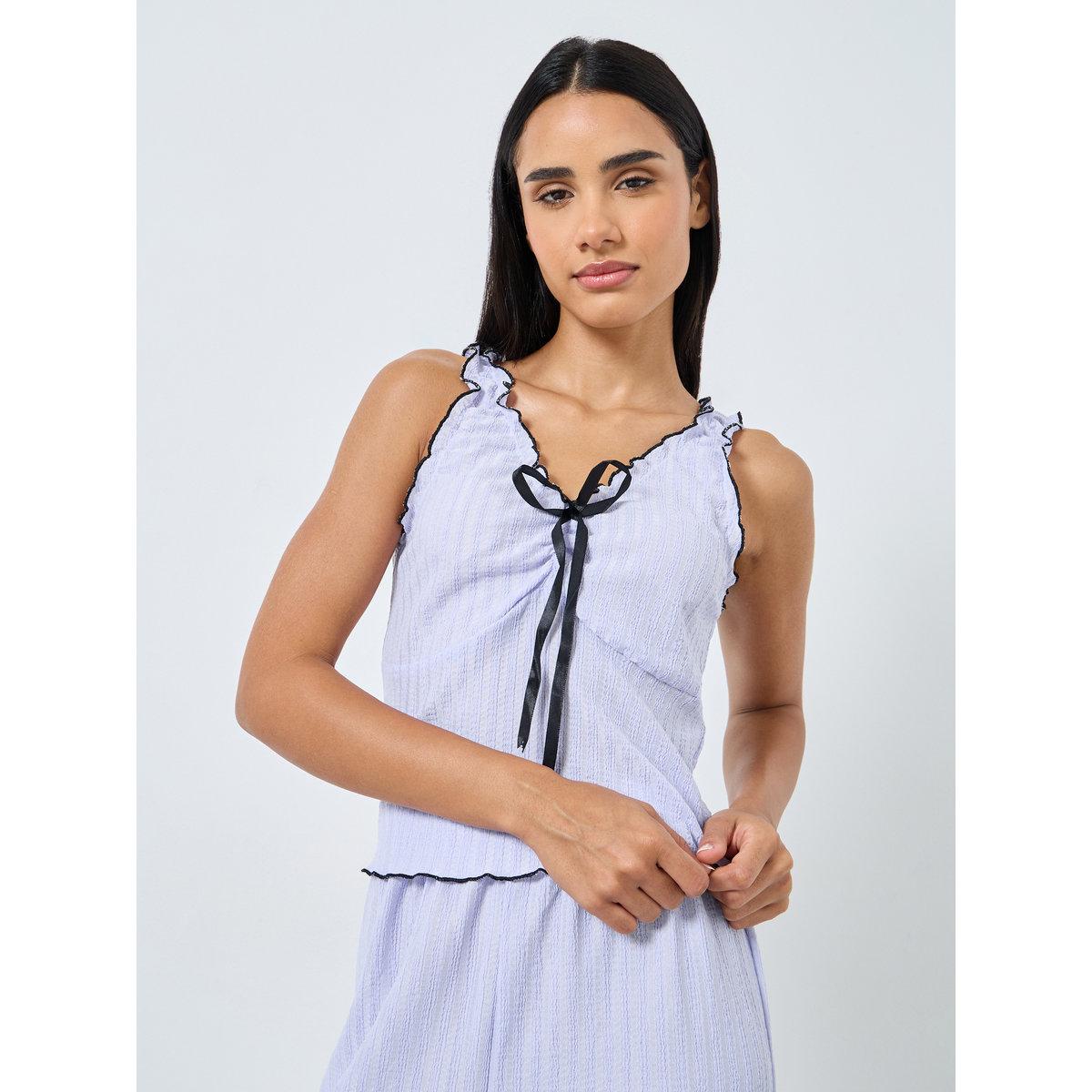 طقم من بنطال بيجاما وتيشيرت كت بتفاصيل فيونكة-women-clothing-nightwear-pyjamas-longsets-image-2