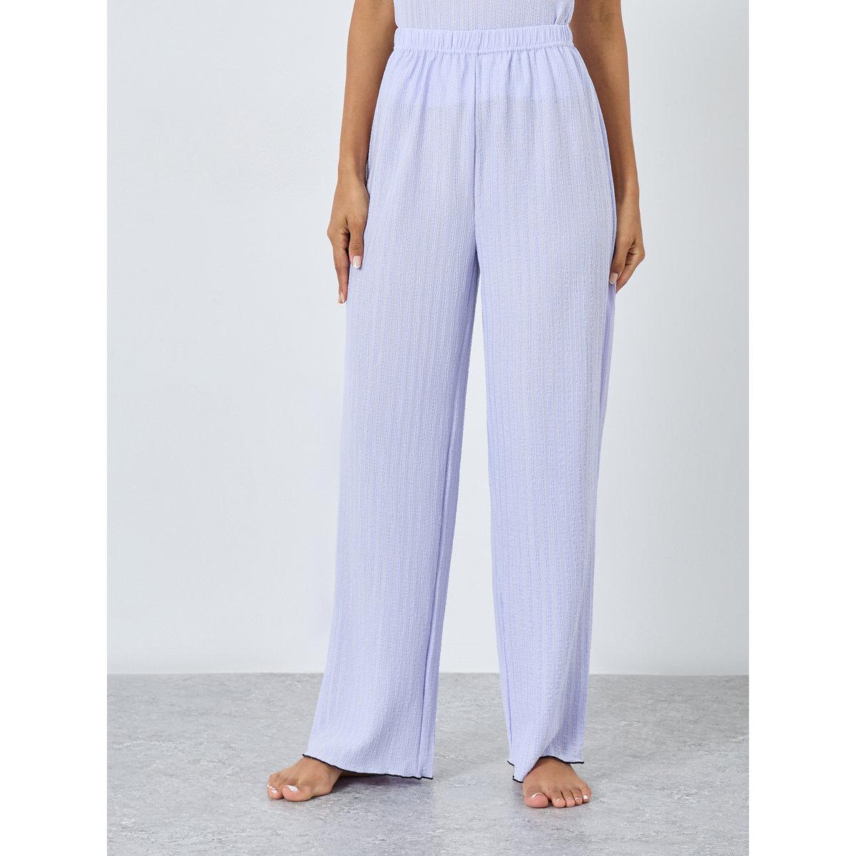 طقم من بنطال بيجاما وتيشيرت كت بتفاصيل فيونكة-women-clothing-nightwear-pyjamas-longsets-image-4